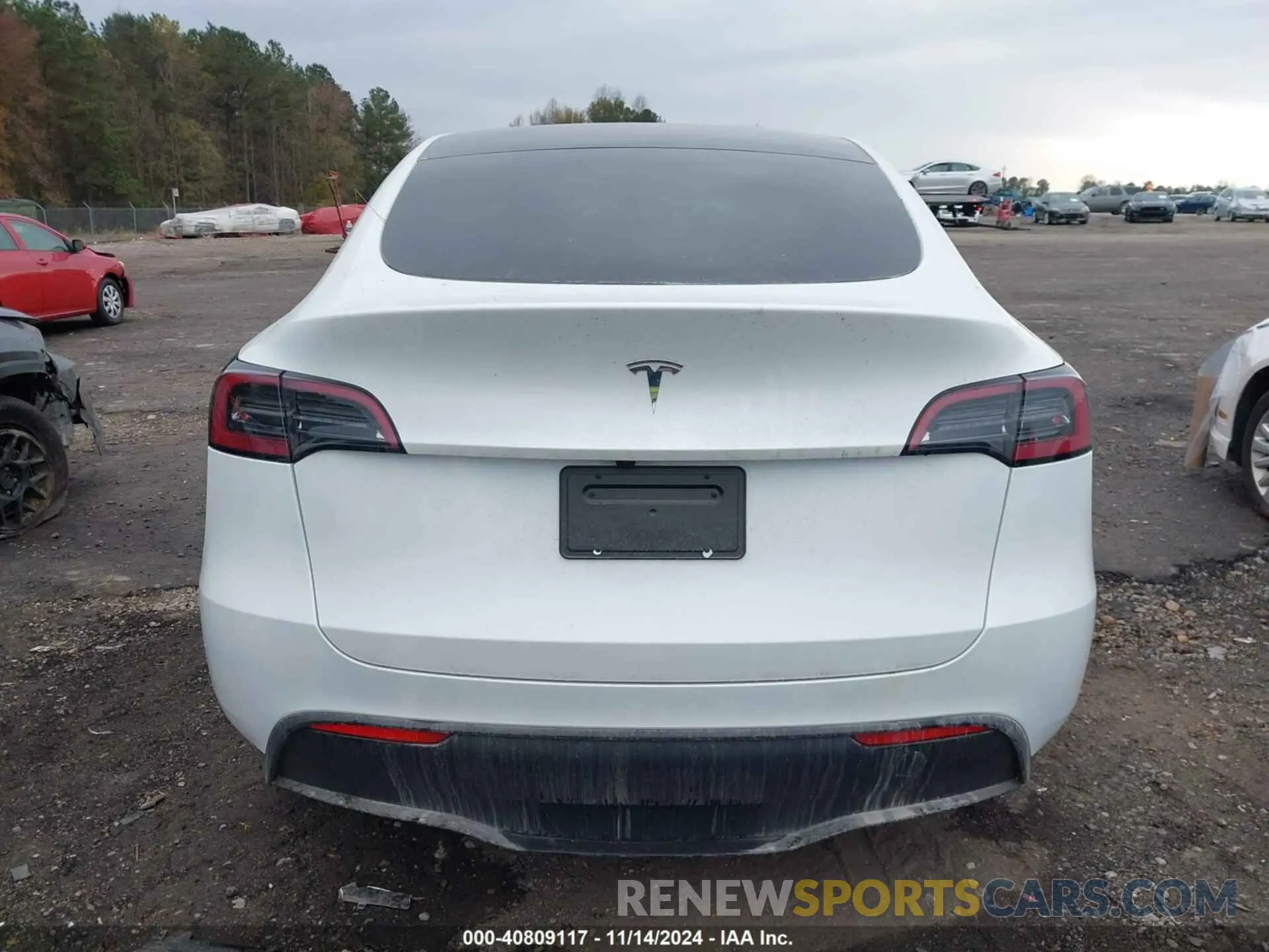 15 Photograph of a damaged car 7SAYGDED5RA333553 TESLA MODEL Y 2024