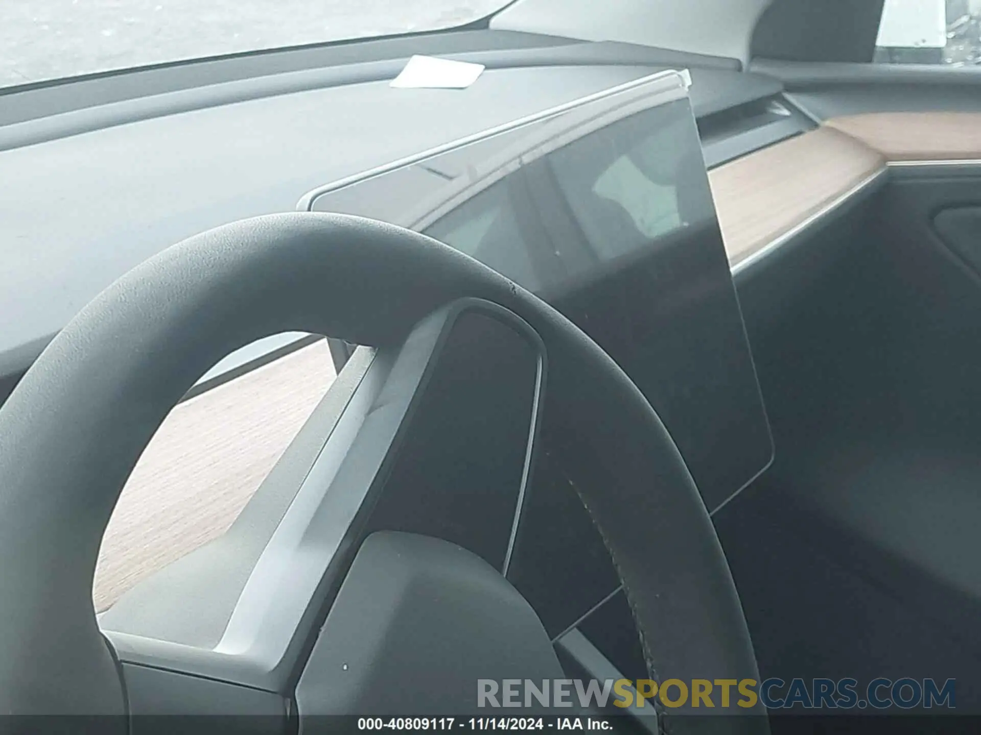 16 Photograph of a damaged car 7SAYGDED5RA333553 TESLA MODEL Y 2024
