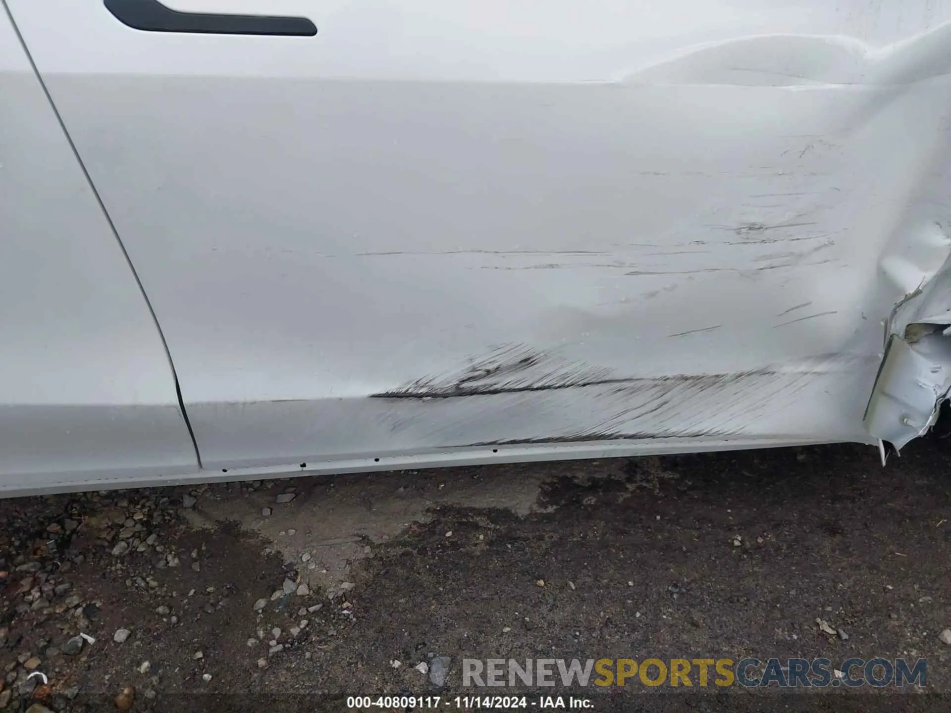 18 Photograph of a damaged car 7SAYGDED5RA333553 TESLA MODEL Y 2024