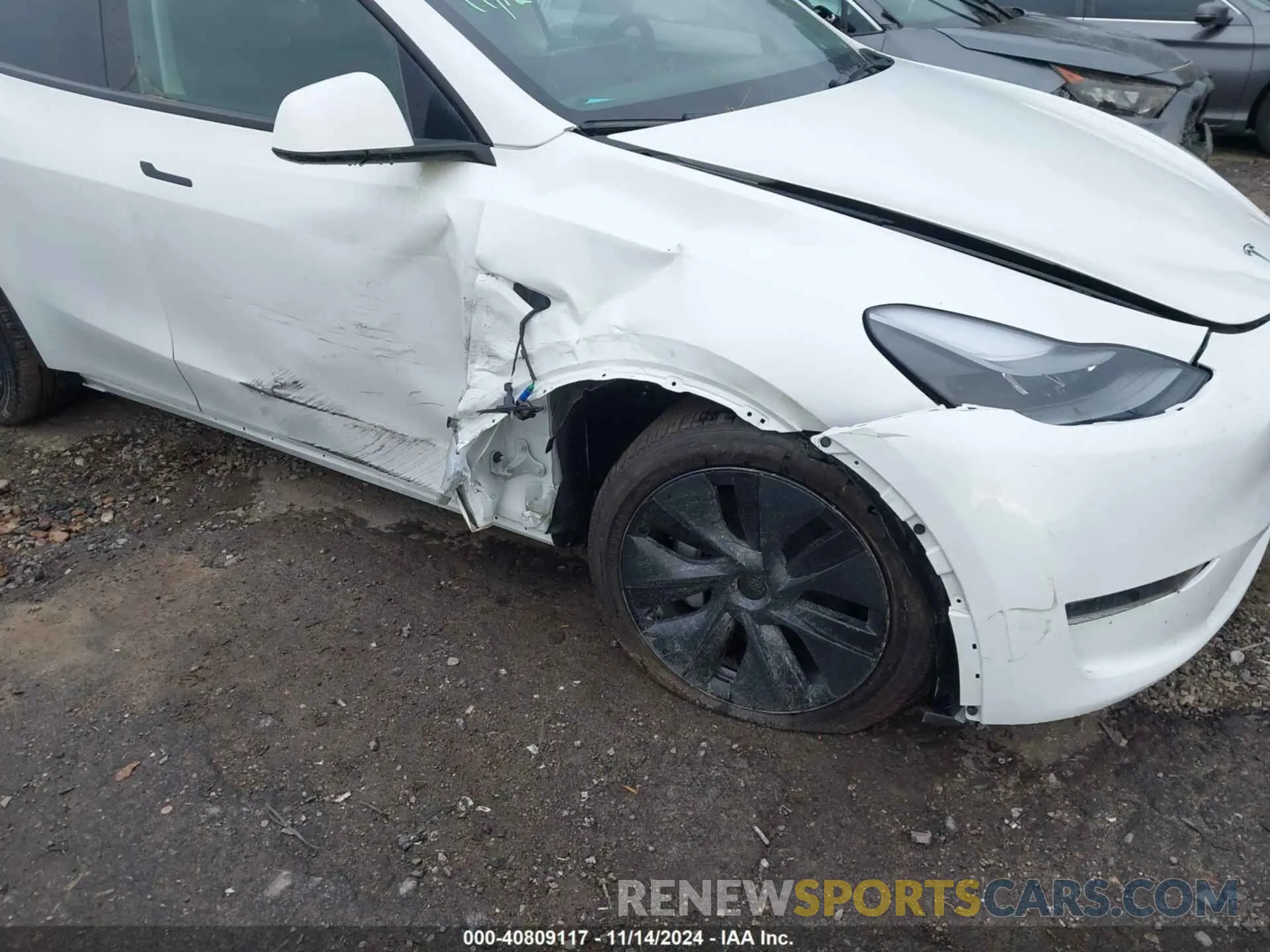 6 Photograph of a damaged car 7SAYGDED5RA333553 TESLA MODEL Y 2024