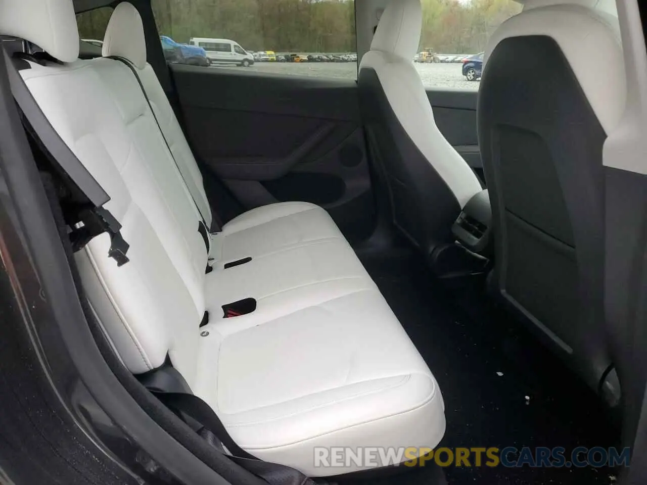 11 Photograph of a damaged car 7SAYGDED5RF009554 TESLA MODEL Y 2024