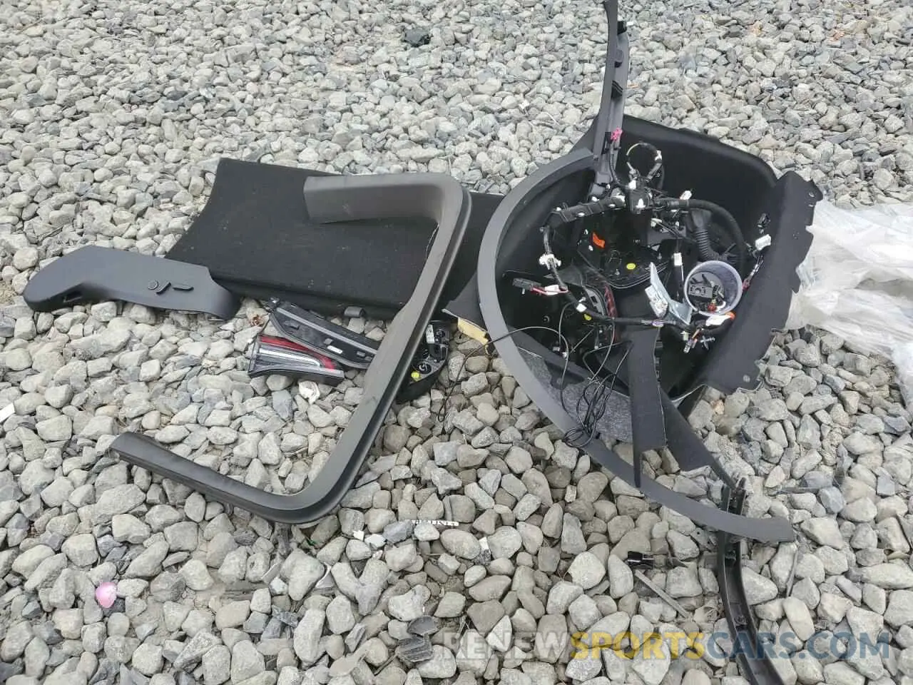13 Photograph of a damaged car 7SAYGDED5RF009554 TESLA MODEL Y 2024