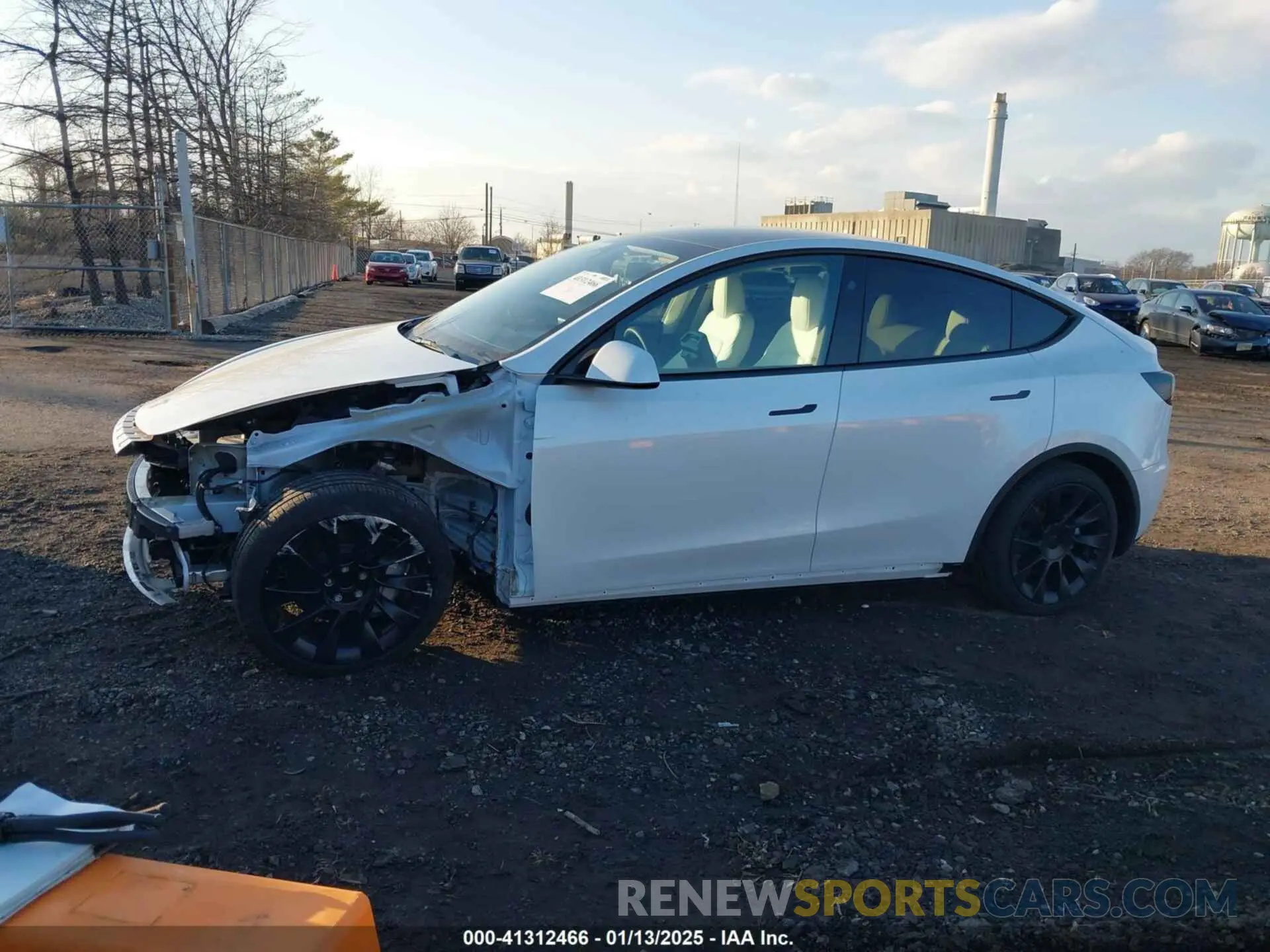 14 Photograph of a damaged car 7SAYGDED5RF010087 TESLA MODEL Y 2024
