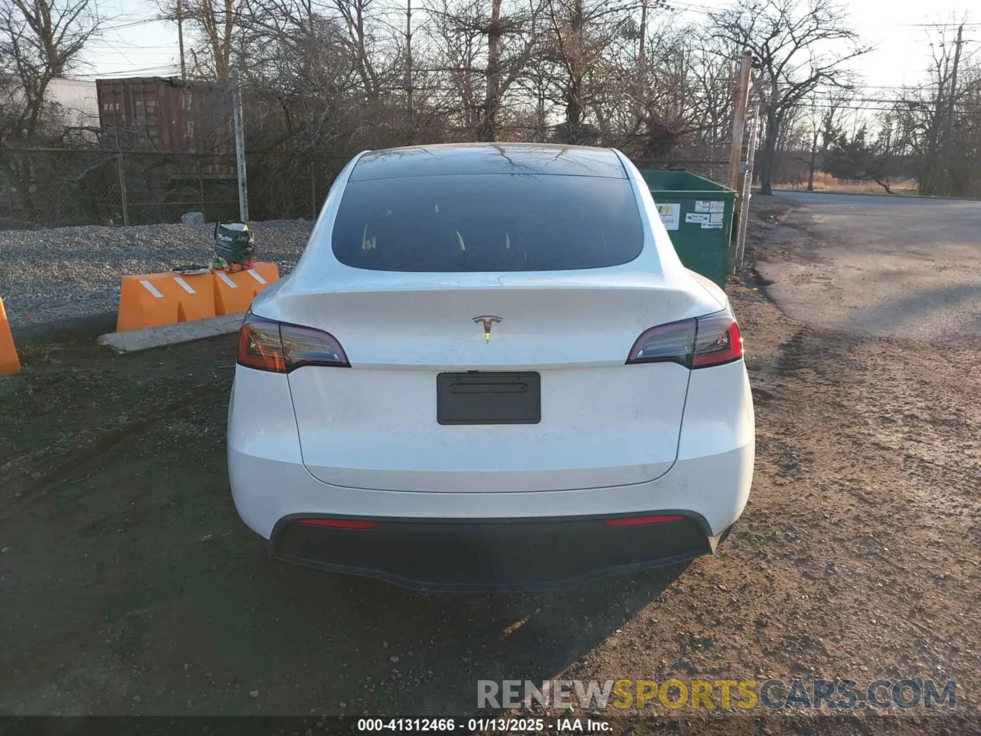 16 Photograph of a damaged car 7SAYGDED5RF010087 TESLA MODEL Y 2024