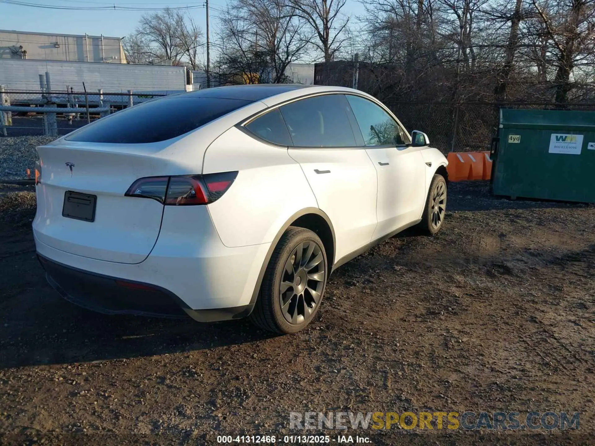 4 Photograph of a damaged car 7SAYGDED5RF010087 TESLA MODEL Y 2024