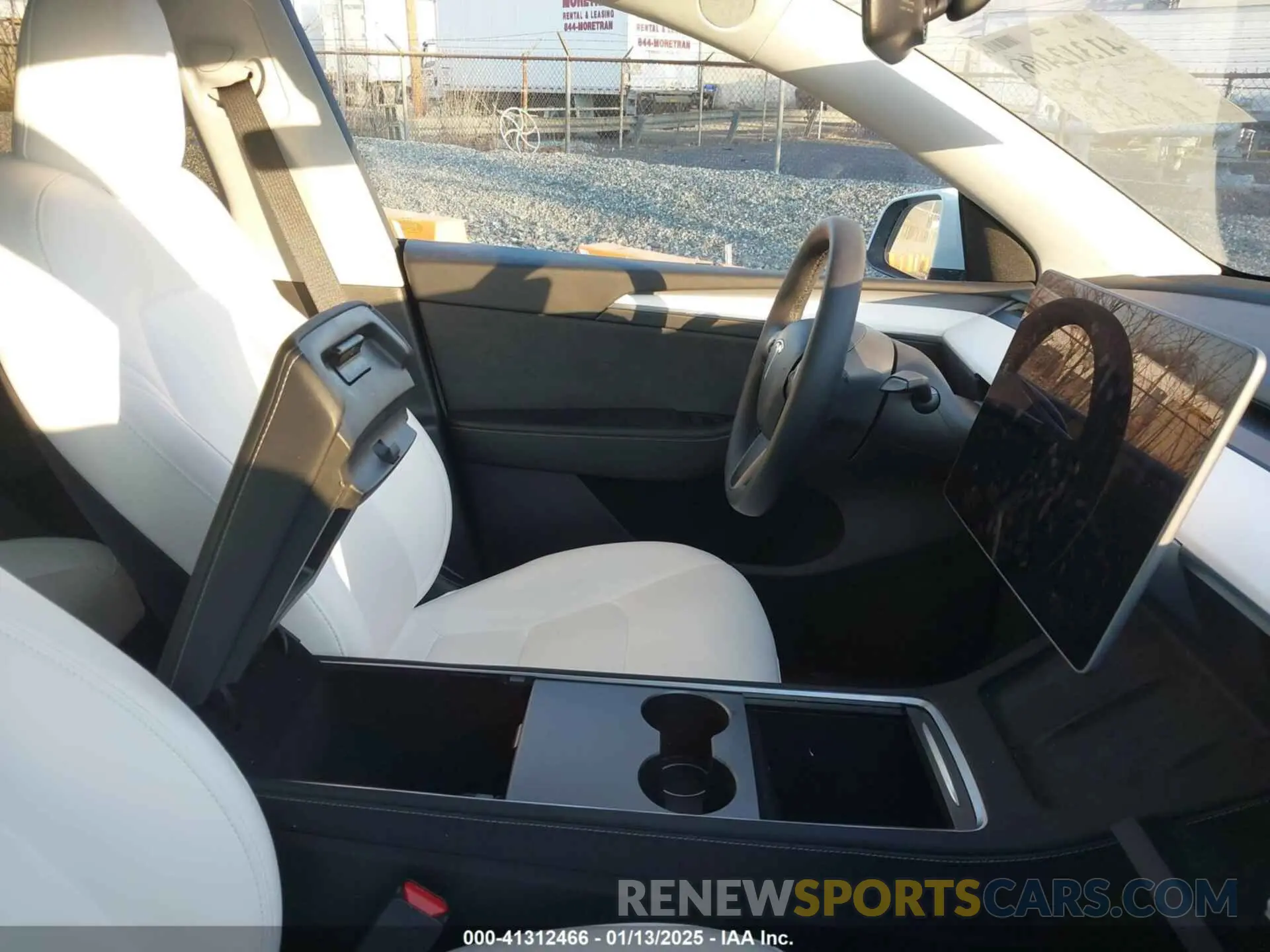 5 Photograph of a damaged car 7SAYGDED5RF010087 TESLA MODEL Y 2024