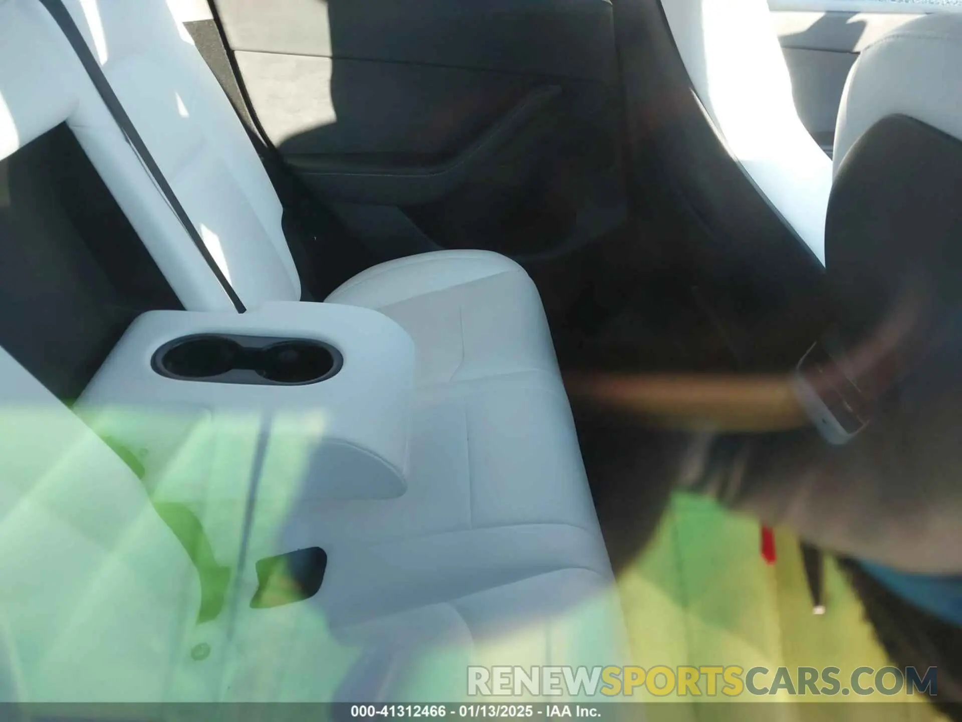 8 Photograph of a damaged car 7SAYGDED5RF010087 TESLA MODEL Y 2024