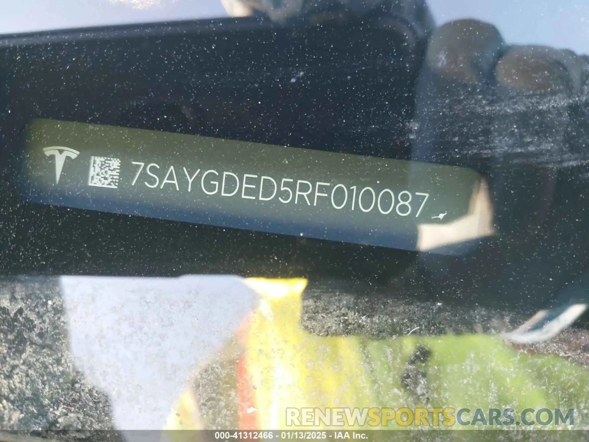 9 Photograph of a damaged car 7SAYGDED5RF010087 TESLA MODEL Y 2024