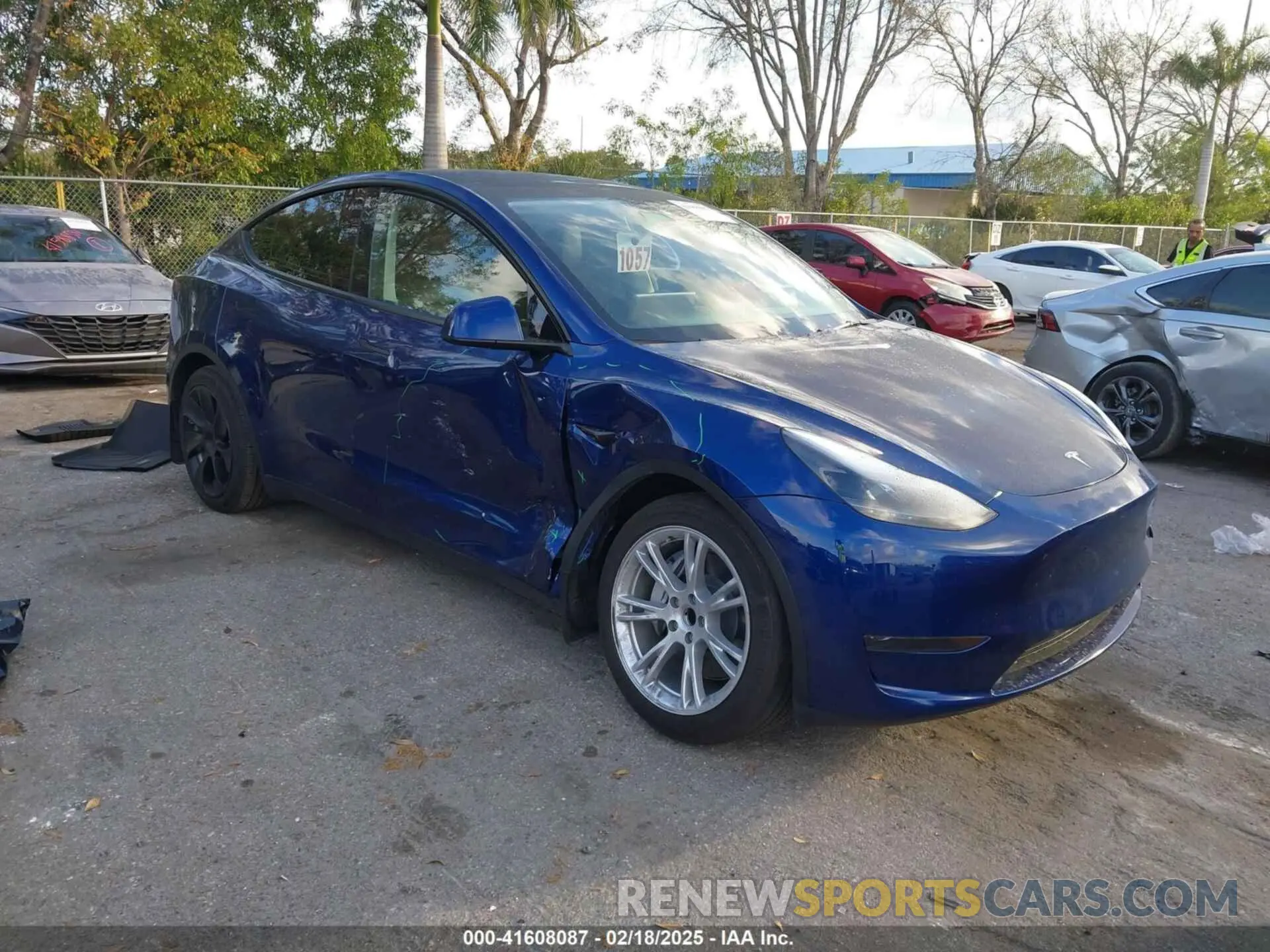 1 Photograph of a damaged car 7SAYGDED5RF015208 TESLA MODEL Y 2024