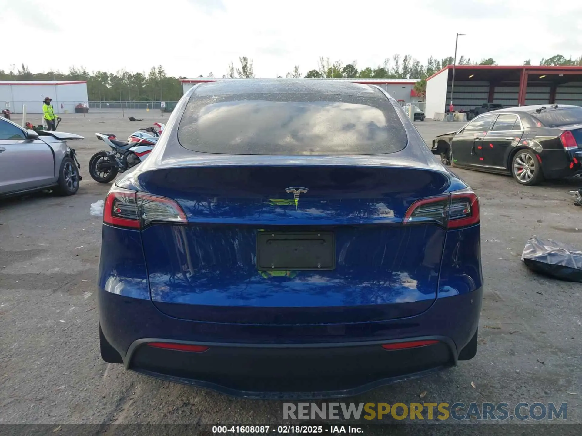 16 Photograph of a damaged car 7SAYGDED5RF015208 TESLA MODEL Y 2024