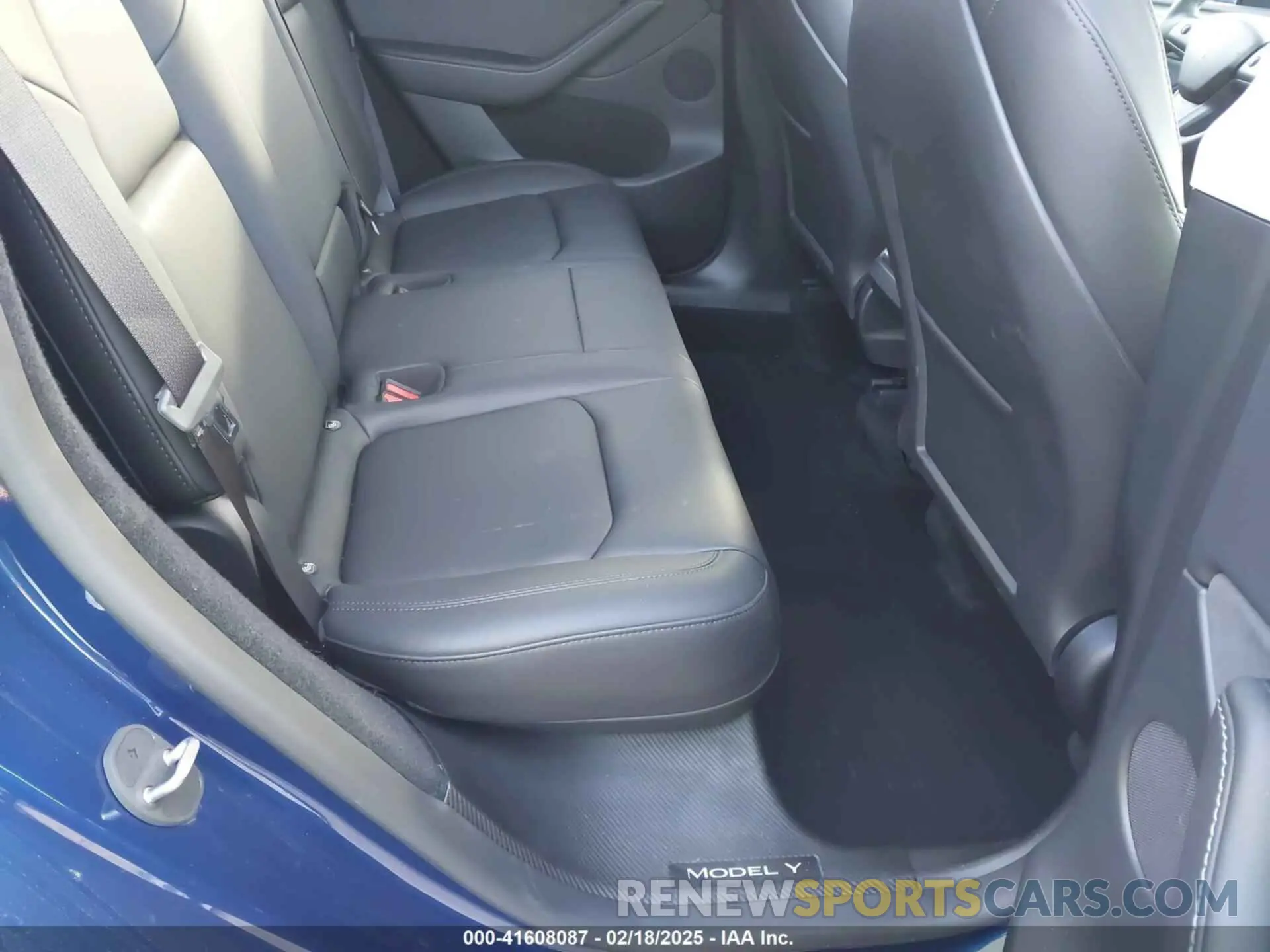 8 Photograph of a damaged car 7SAYGDED5RF015208 TESLA MODEL Y 2024