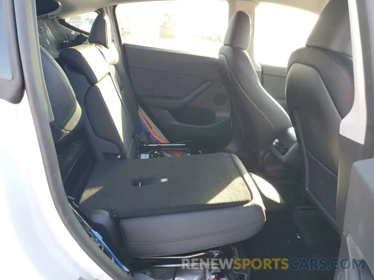 11 Photograph of a damaged car 7SAYGDED5RF017511 TESLA MODEL Y 2024