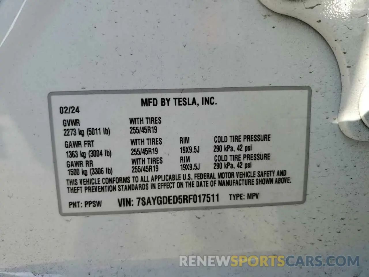 14 Photograph of a damaged car 7SAYGDED5RF017511 TESLA MODEL Y 2024