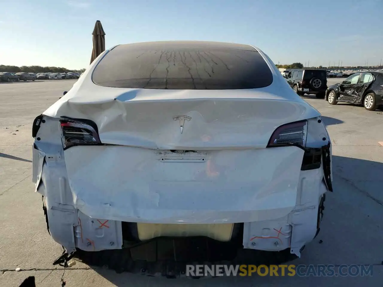 6 Photograph of a damaged car 7SAYGDED5RF017511 TESLA MODEL Y 2024