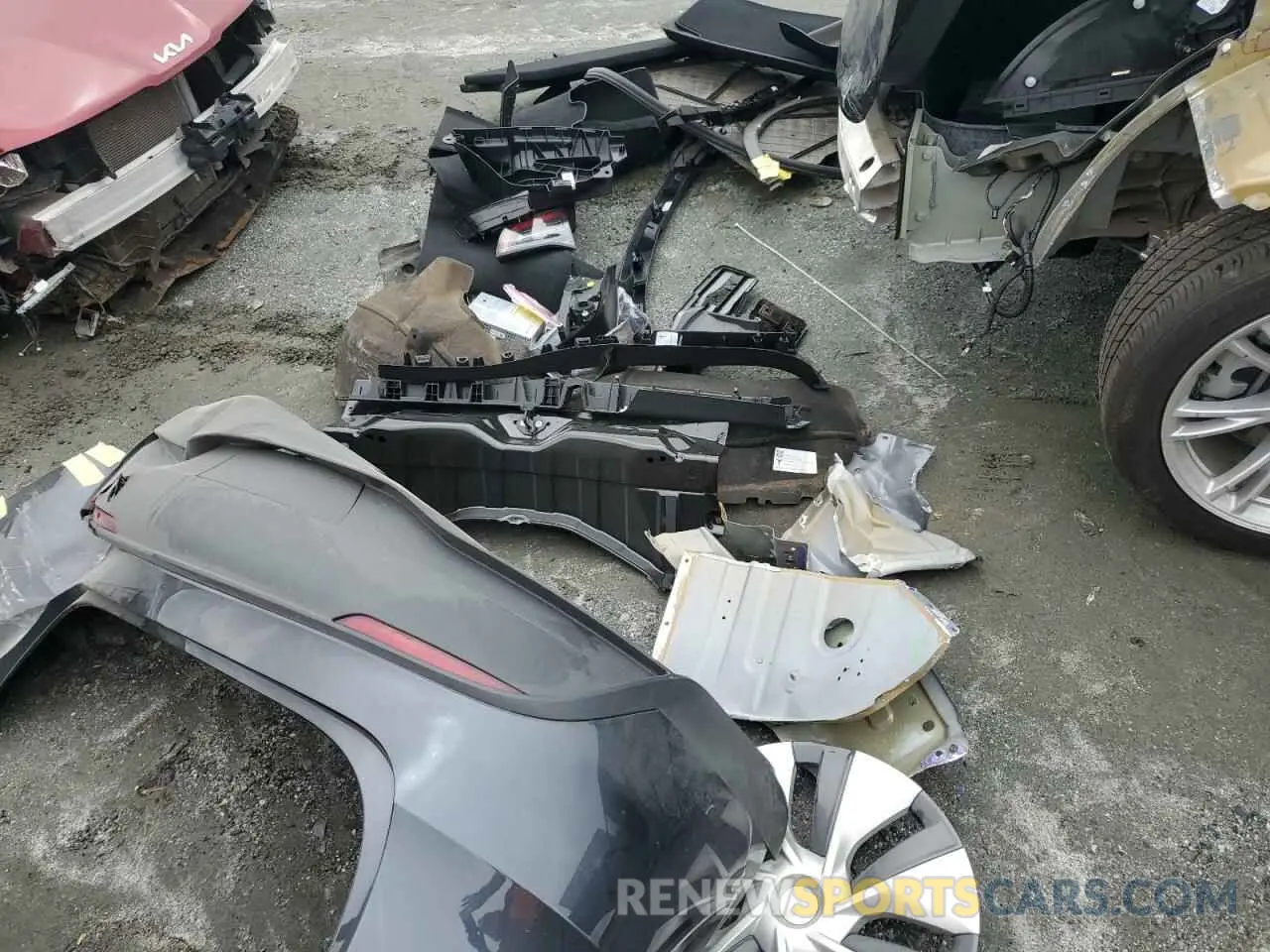 13 Photograph of a damaged car 7SAYGDED5RF018979 TESLA MODEL Y 2024