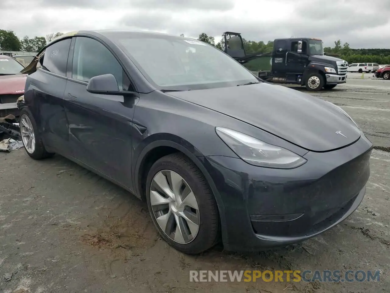 4 Photograph of a damaged car 7SAYGDED5RF018979 TESLA MODEL Y 2024
