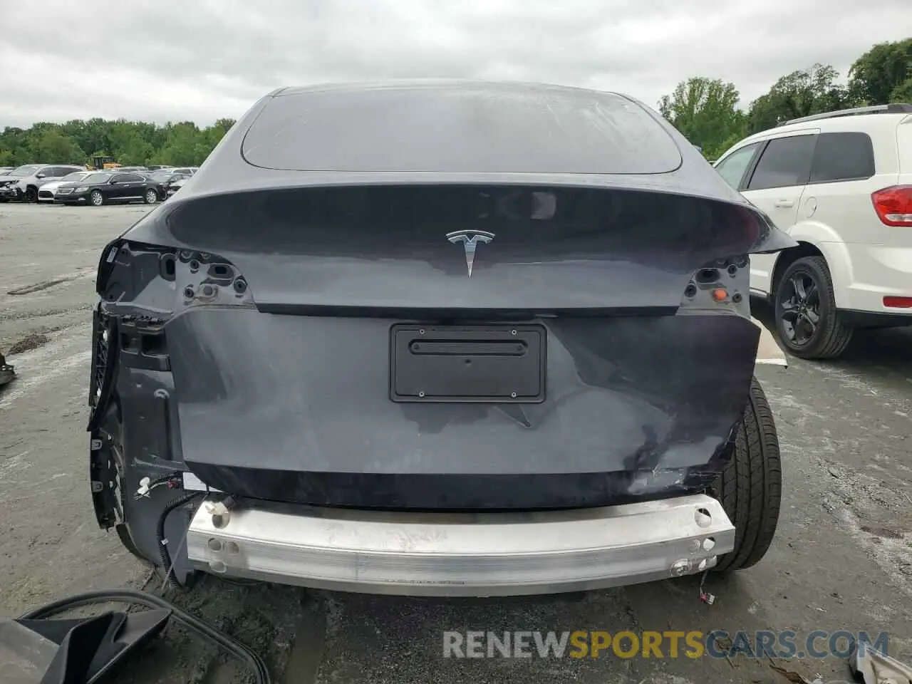 6 Photograph of a damaged car 7SAYGDED5RF018979 TESLA MODEL Y 2024