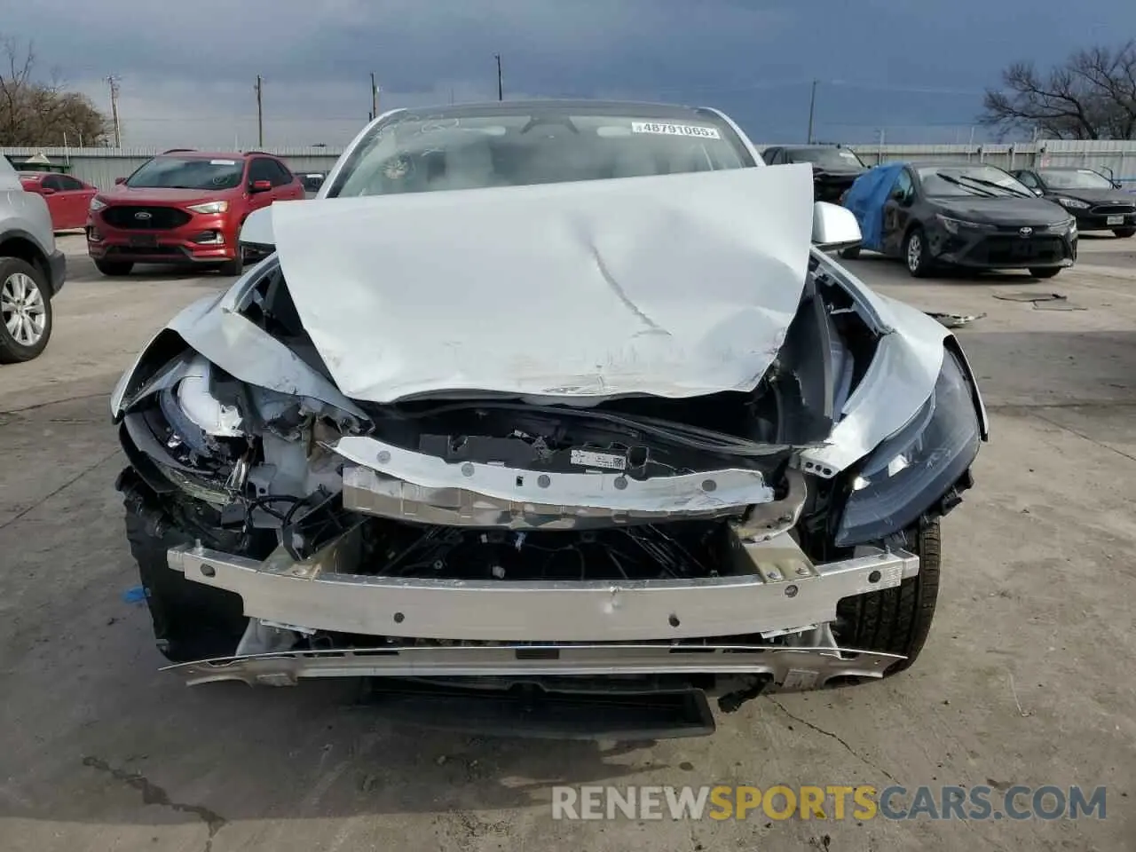 5 Photograph of a damaged car 7SAYGDED5RF045017 TESLA MODEL Y 2024