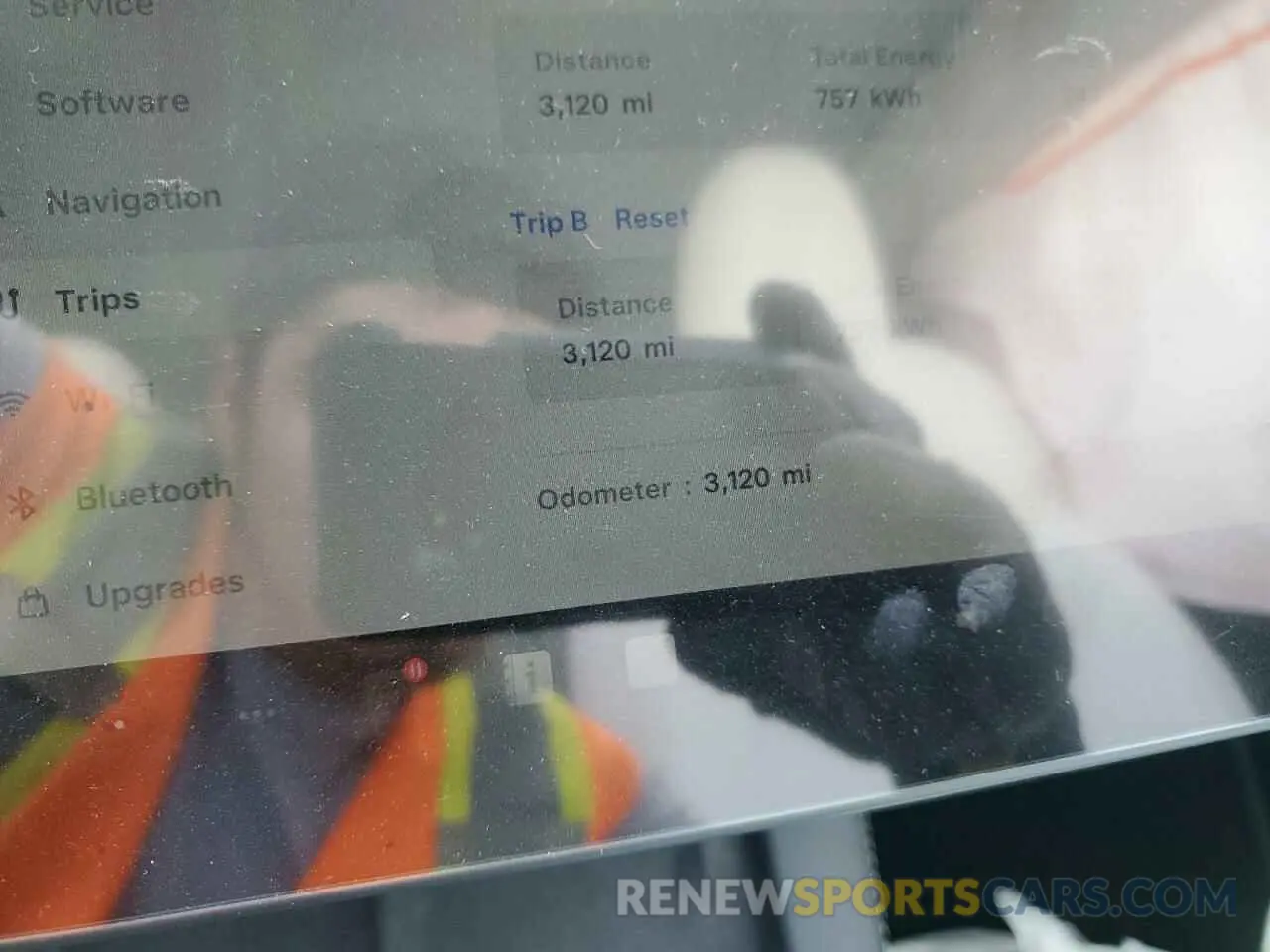 9 Photograph of a damaged car 7SAYGDED5RF045017 TESLA MODEL Y 2024
