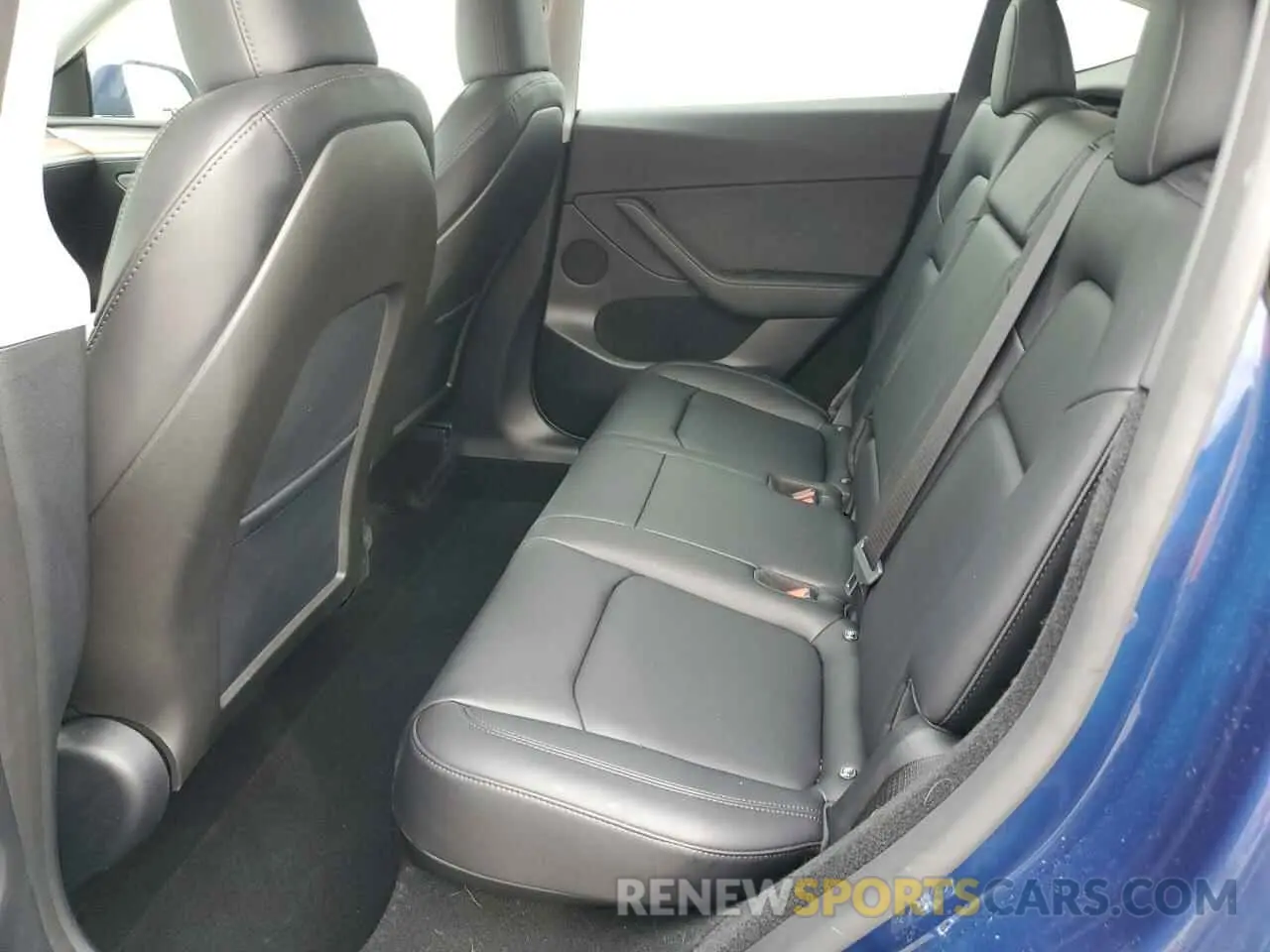 10 Photograph of a damaged car 7SAYGDED5RF082102 TESLA MODEL Y 2024