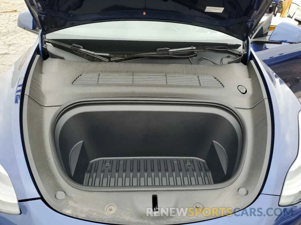 11 Photograph of a damaged car 7SAYGDED5RF082102 TESLA MODEL Y 2024