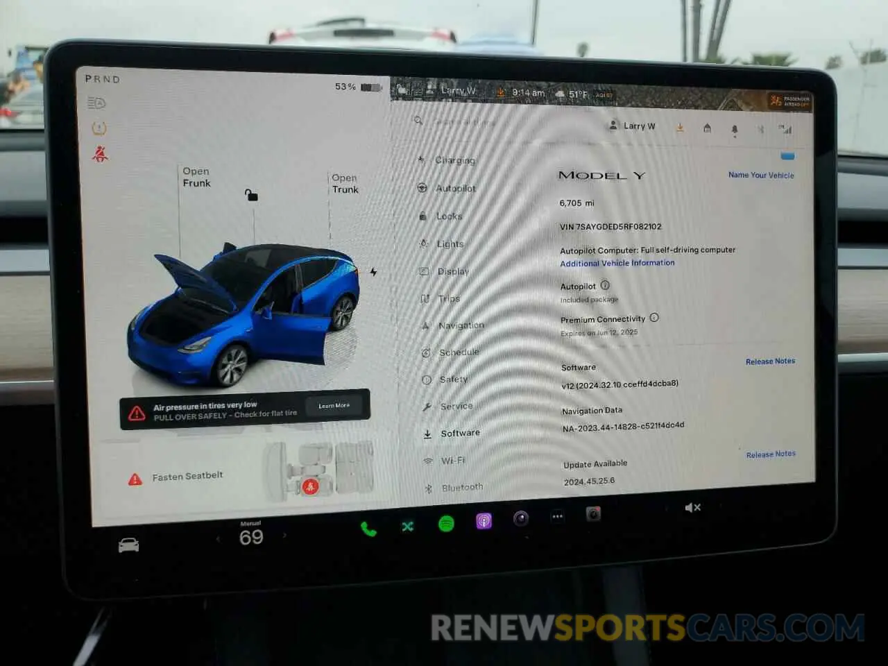 9 Photograph of a damaged car 7SAYGDED5RF082102 TESLA MODEL Y 2024