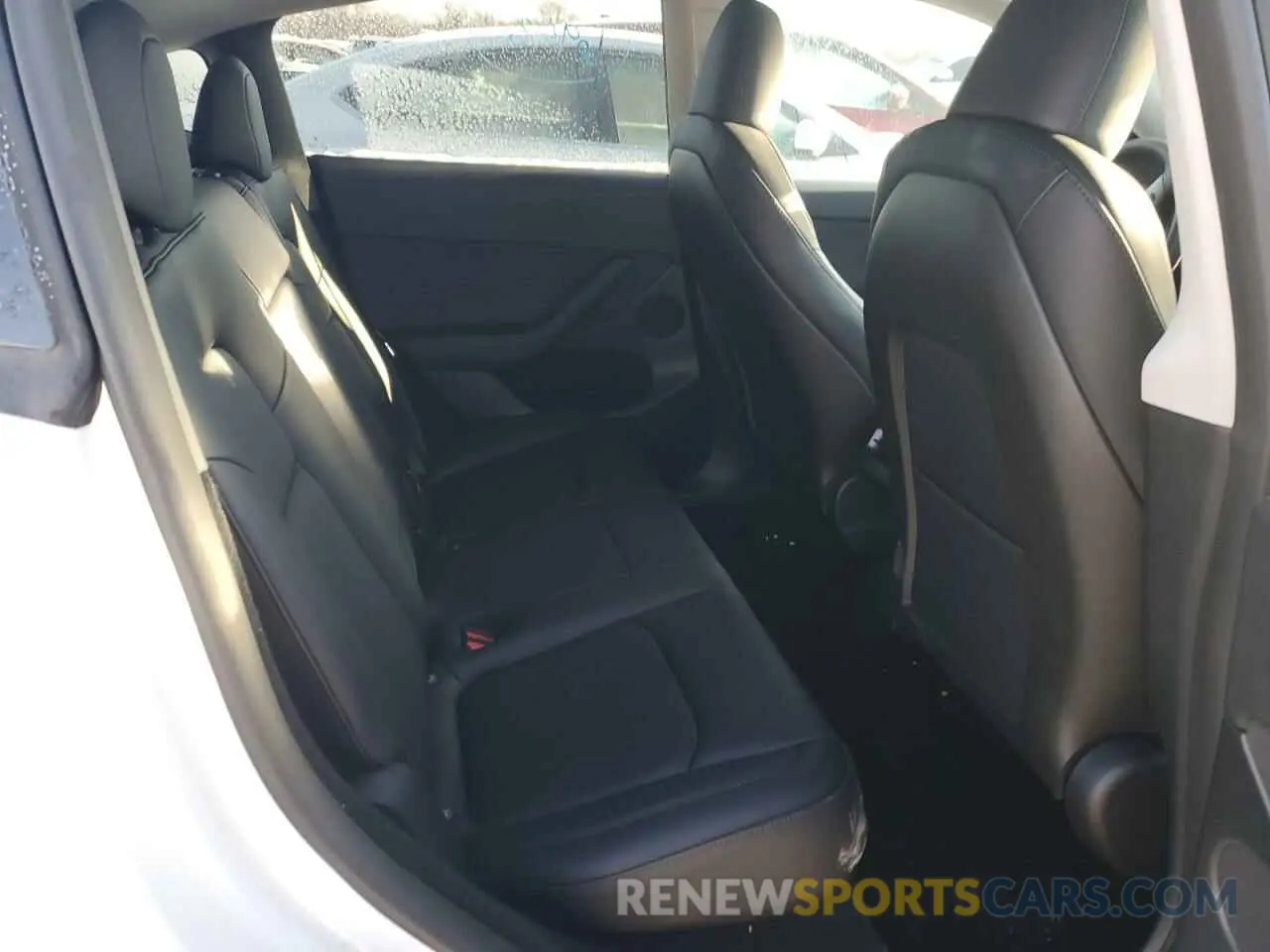 10 Photograph of a damaged car 7SAYGDED5RF086943 TESLA MODEL Y 2024