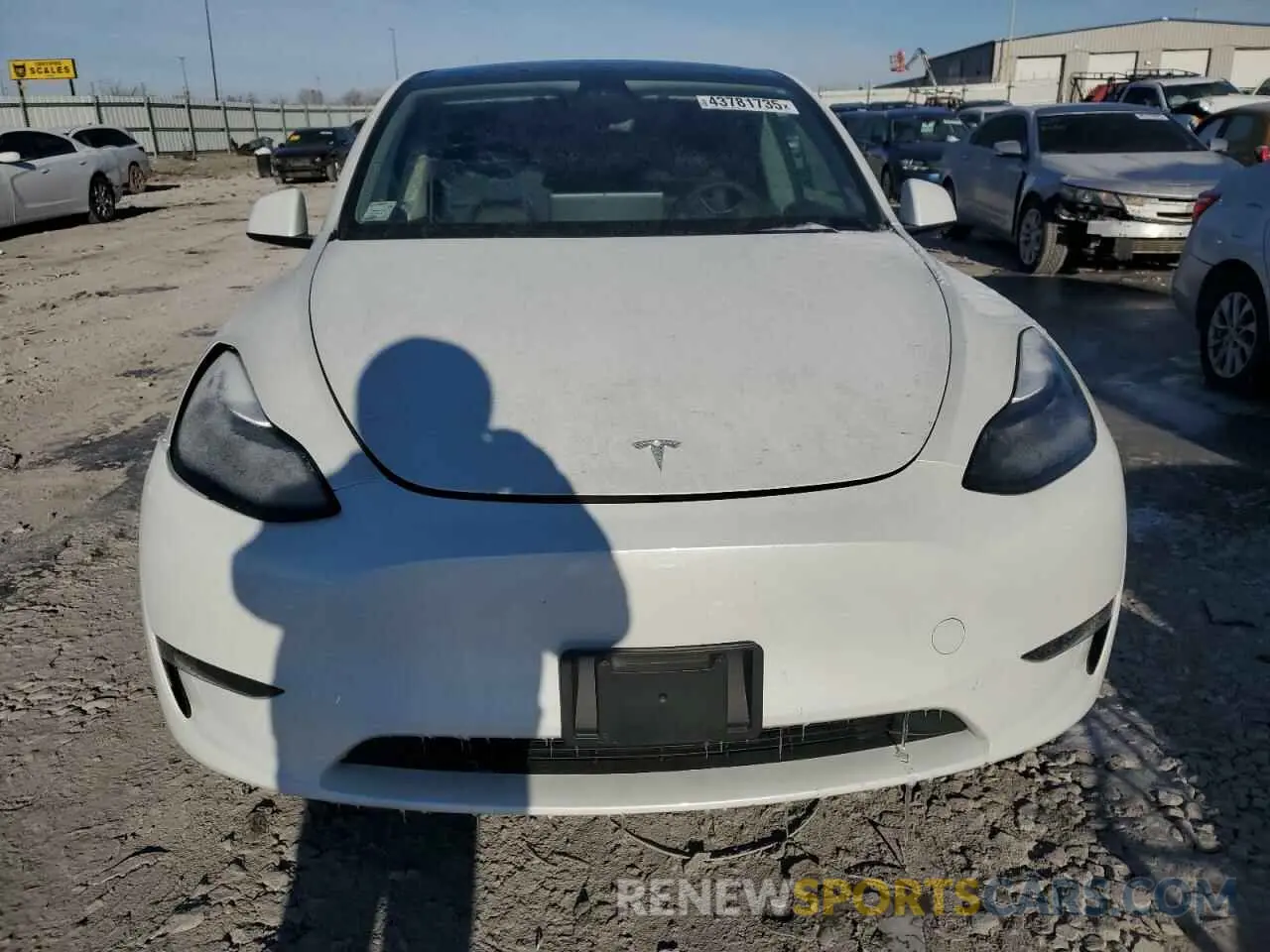 5 Photograph of a damaged car 7SAYGDED5RF086943 TESLA MODEL Y 2024