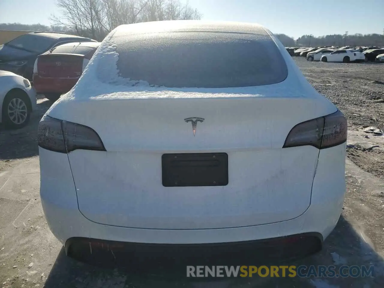6 Photograph of a damaged car 7SAYGDED5RF086943 TESLA MODEL Y 2024