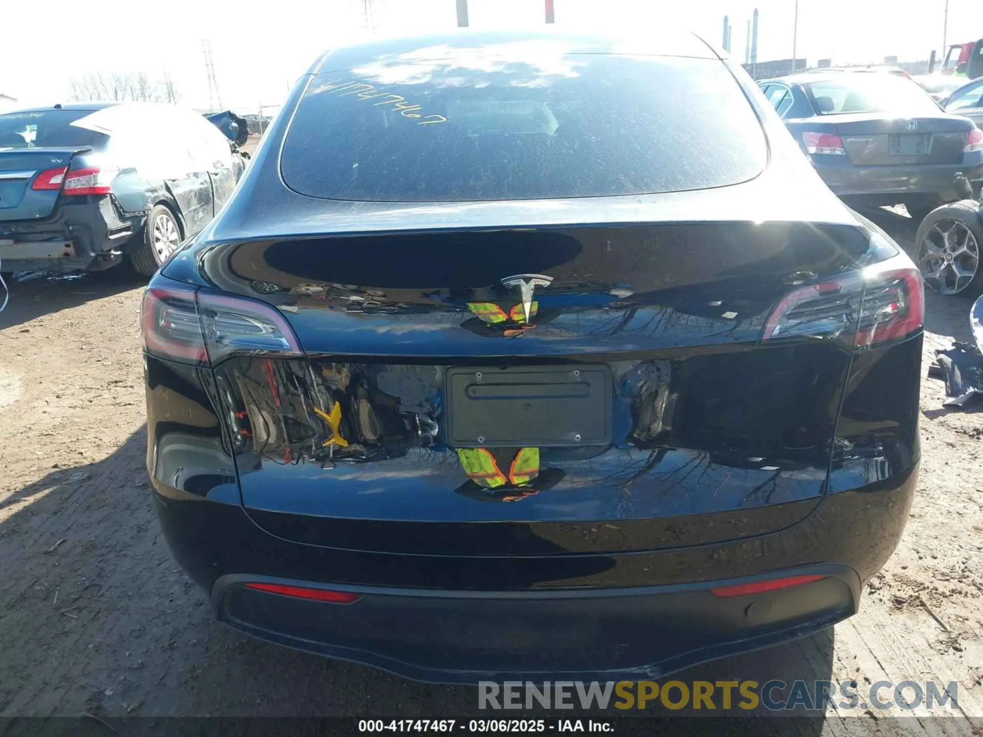 16 Photograph of a damaged car 7SAYGDED5RF093018 TESLA MODEL Y 2024