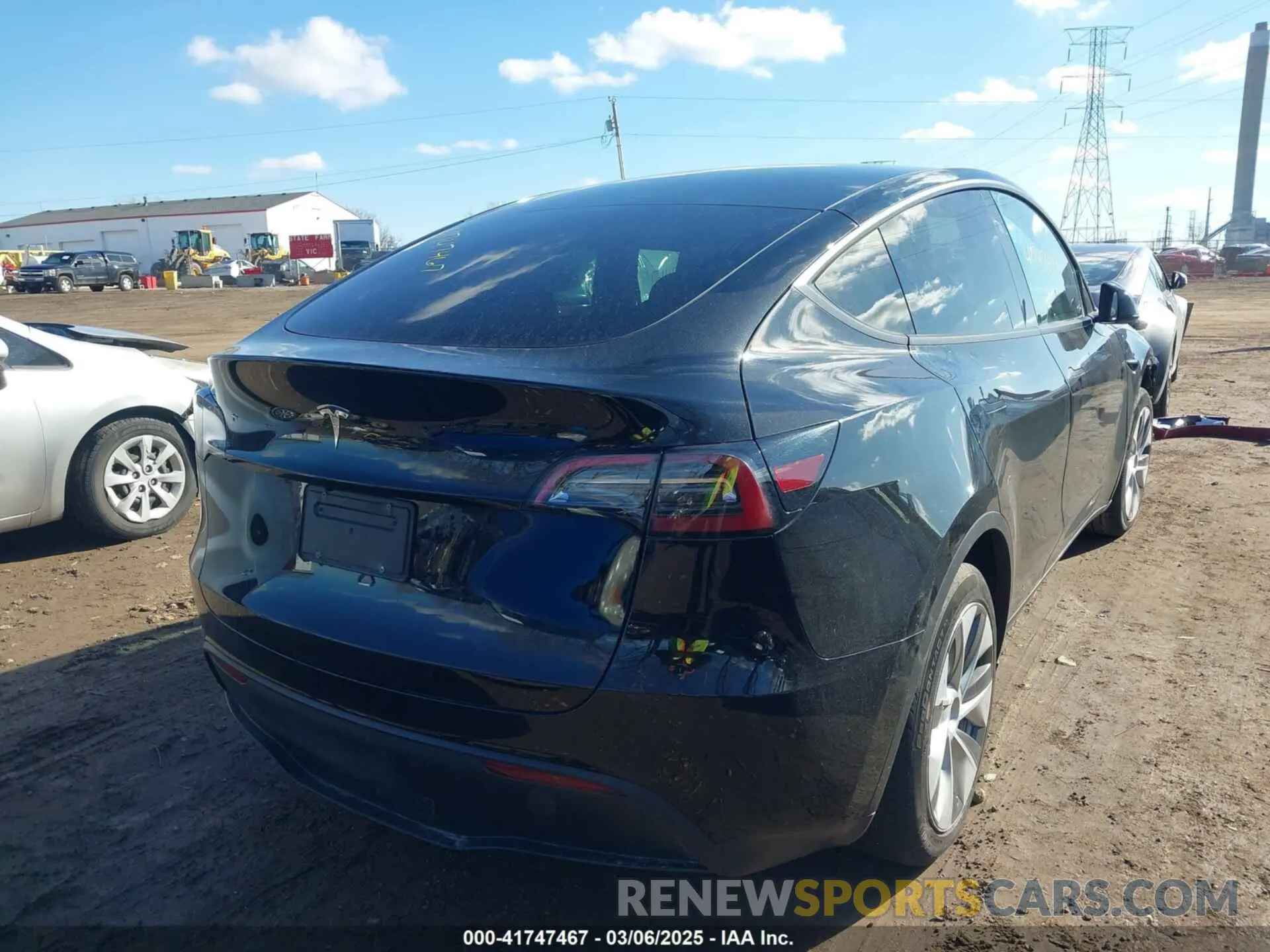 4 Photograph of a damaged car 7SAYGDED5RF093018 TESLA MODEL Y 2024