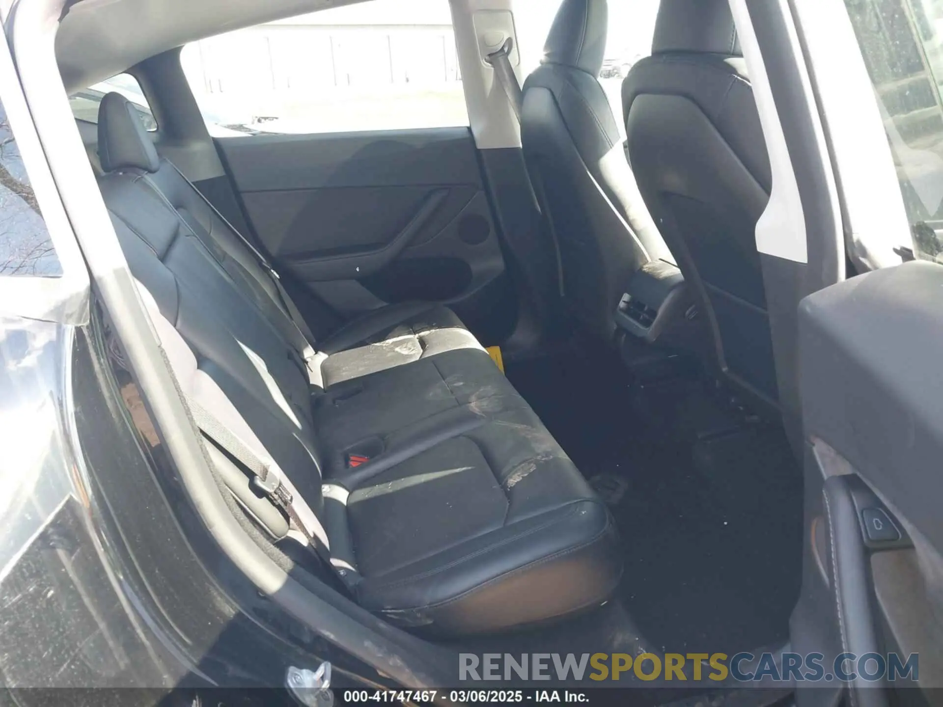 8 Photograph of a damaged car 7SAYGDED5RF093018 TESLA MODEL Y 2024