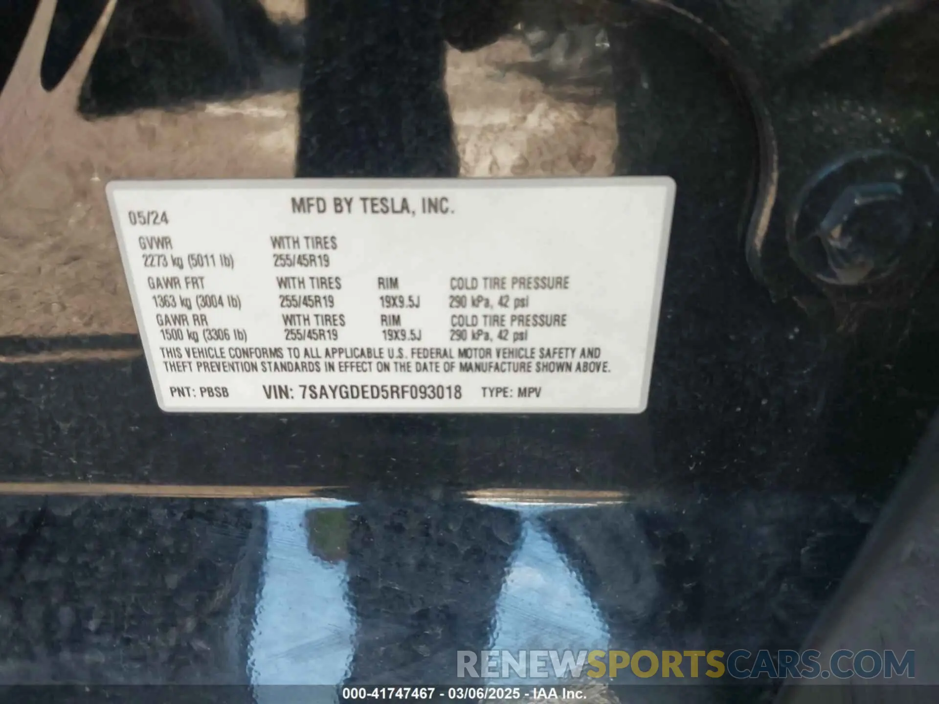 9 Photograph of a damaged car 7SAYGDED5RF093018 TESLA MODEL Y 2024