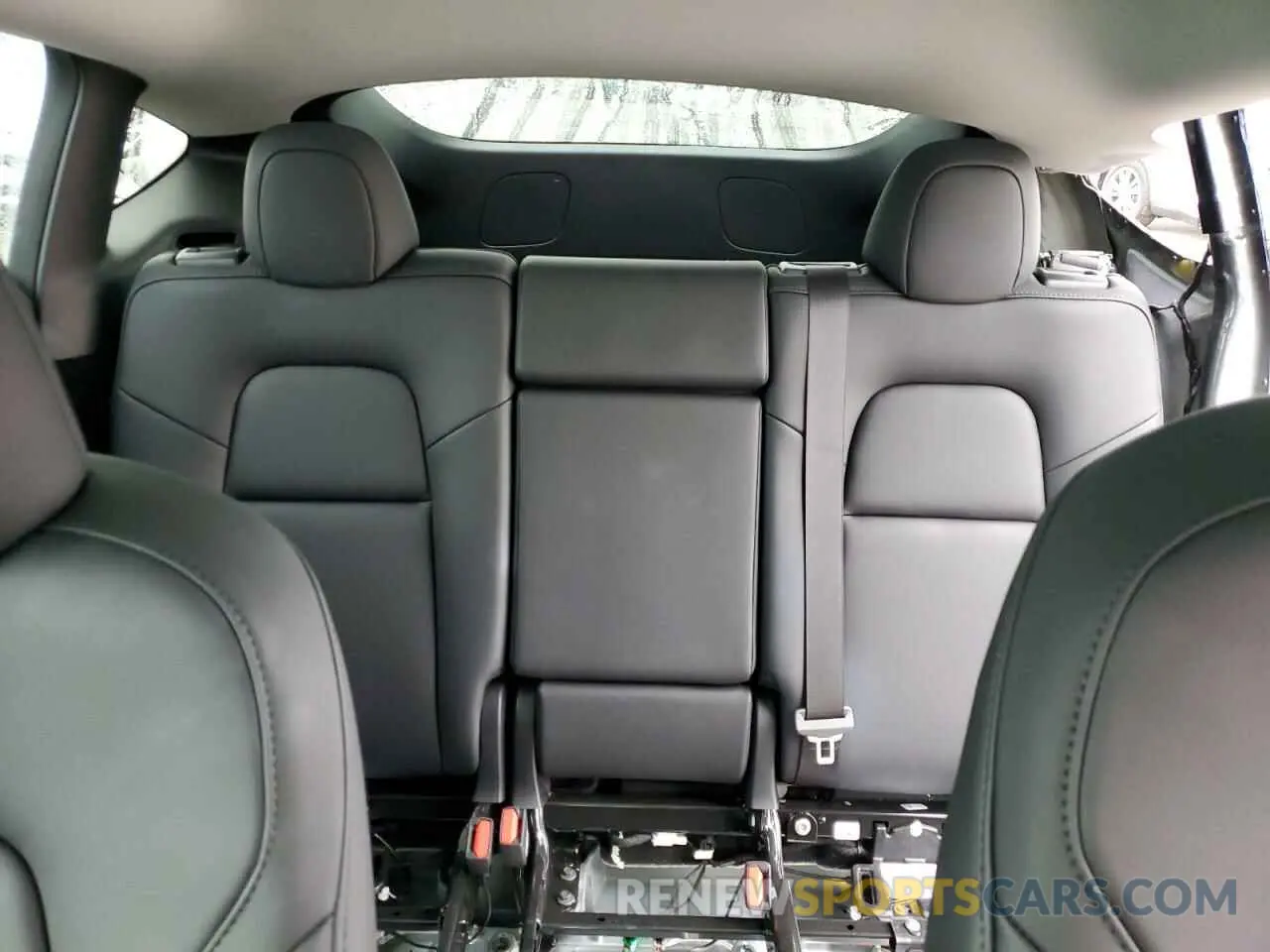 10 Photograph of a damaged car 7SAYGDED5RF093410 TESLA MODEL Y 2024