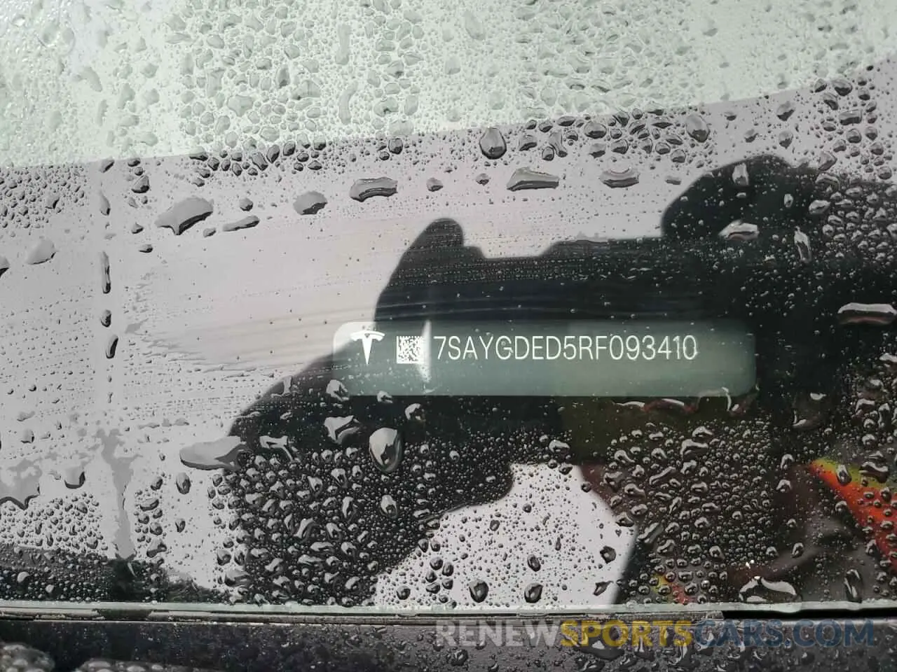 15 Photograph of a damaged car 7SAYGDED5RF093410 TESLA MODEL Y 2024