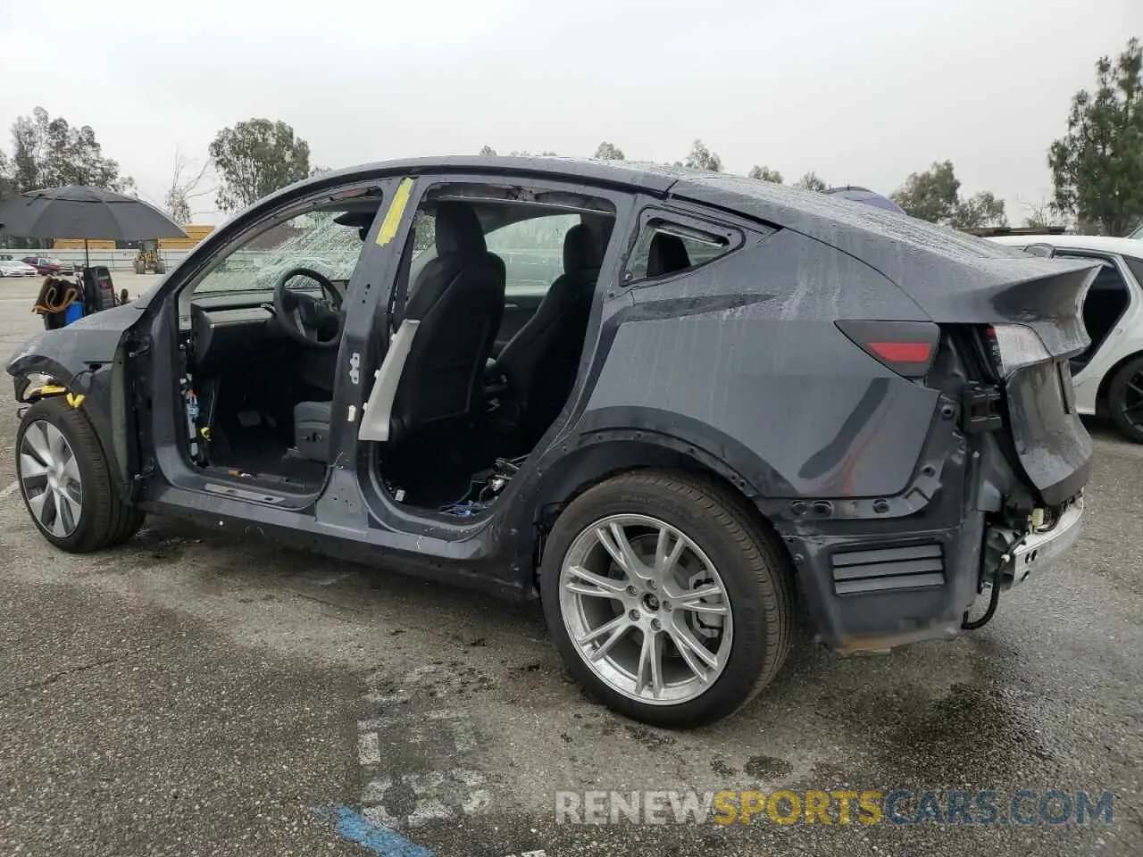 2 Photograph of a damaged car 7SAYGDED5RF093410 TESLA MODEL Y 2024