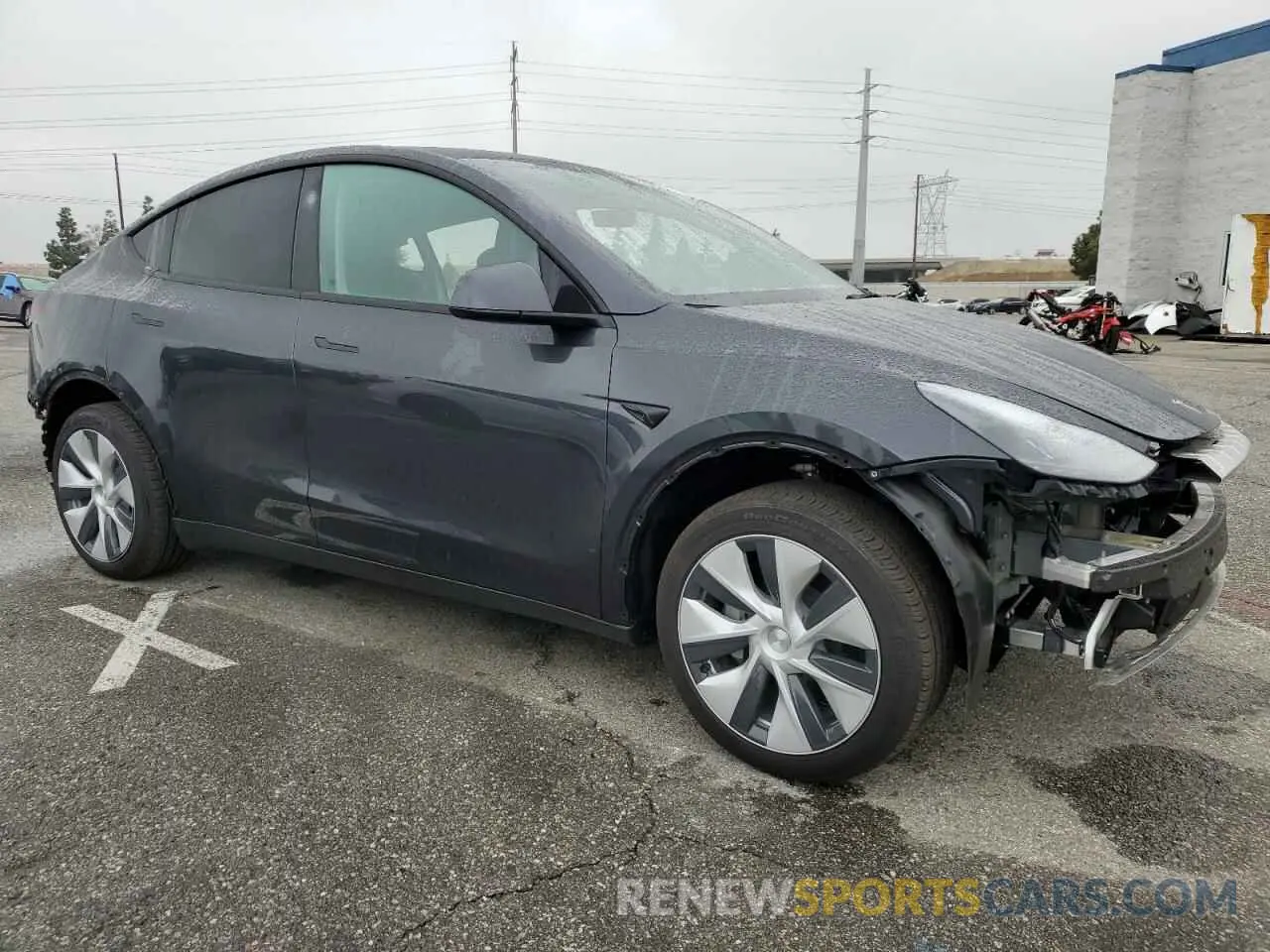 4 Photograph of a damaged car 7SAYGDED5RF093410 TESLA MODEL Y 2024