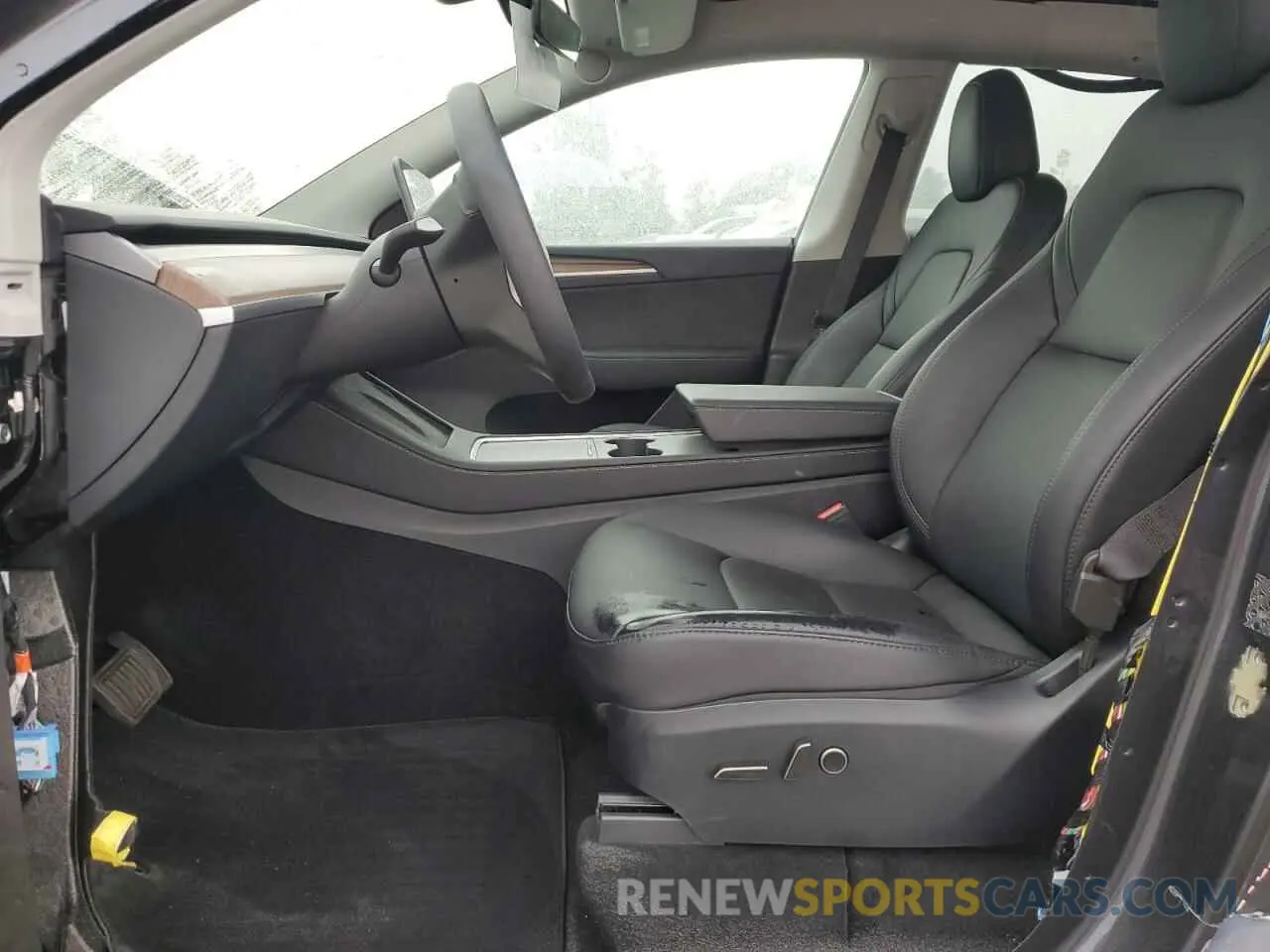 7 Photograph of a damaged car 7SAYGDED5RF093410 TESLA MODEL Y 2024