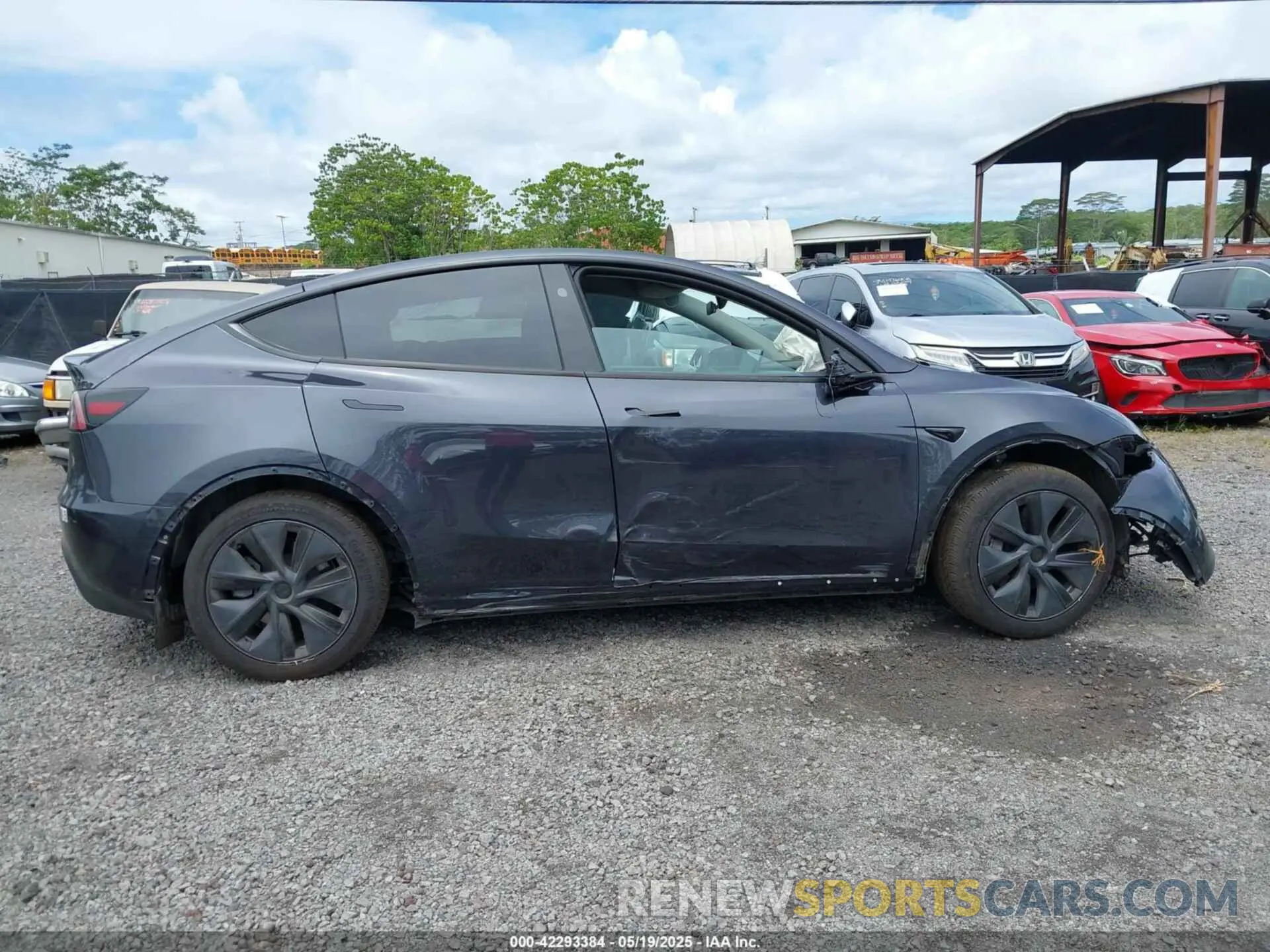 13 Photograph of a damaged car 7SAYGDED5RF111338 TESLA MODEL Y 2024