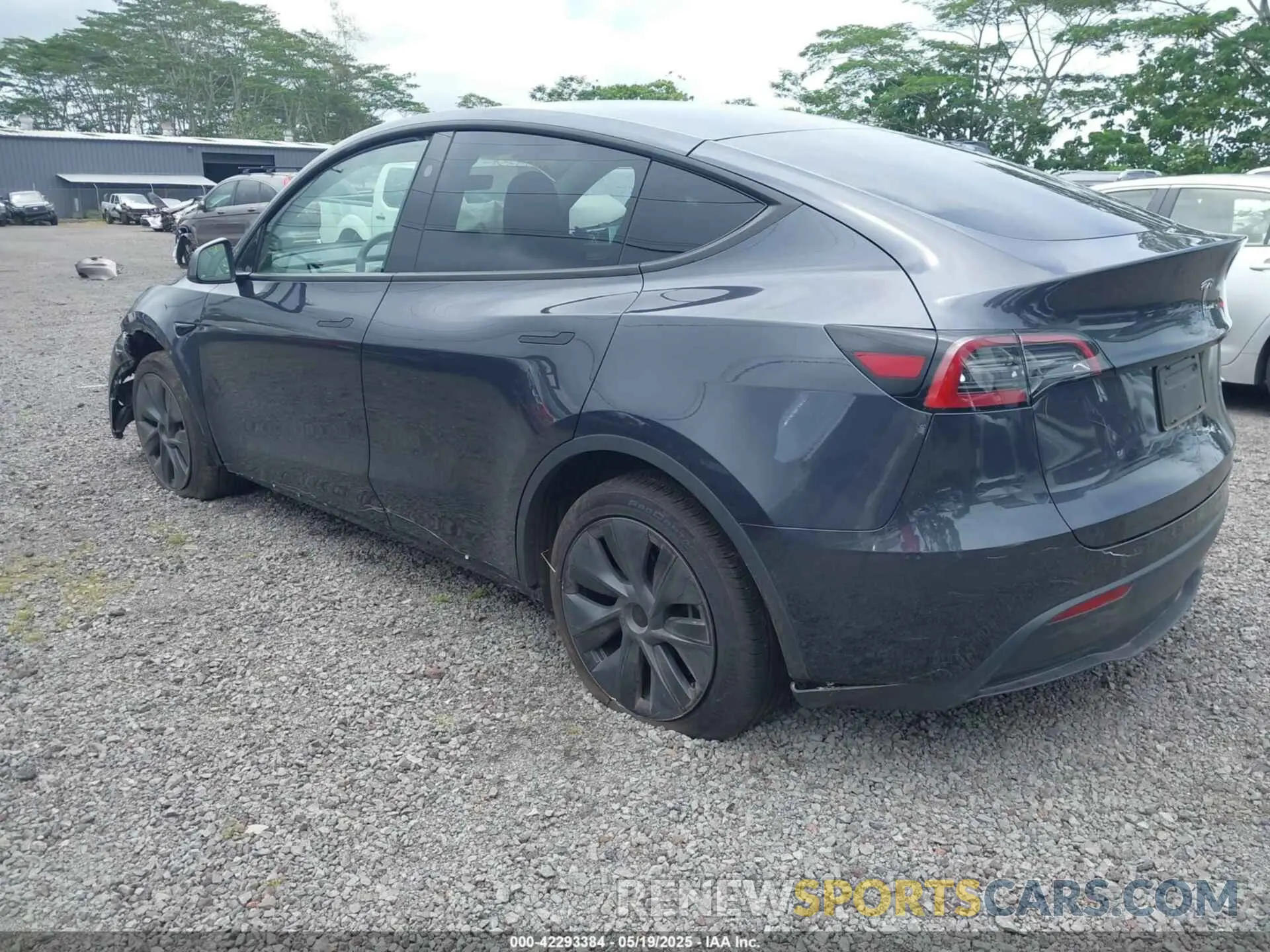 3 Photograph of a damaged car 7SAYGDED5RF111338 TESLA MODEL Y 2024