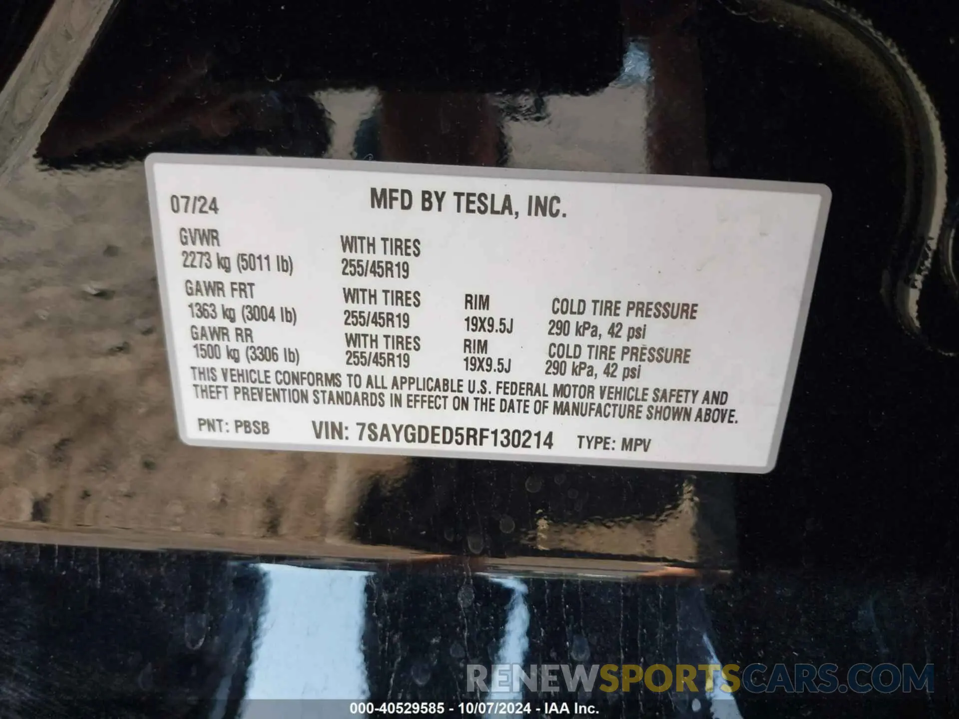 9 Photograph of a damaged car 7SAYGDED5RF130214 TESLA MODEL Y 2024