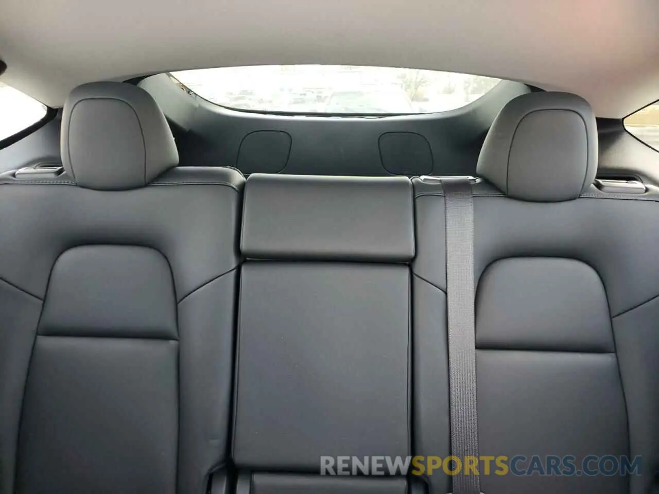 10 Photograph of a damaged car 7SAYGDED5RF158952 TESLA MODEL Y 2024