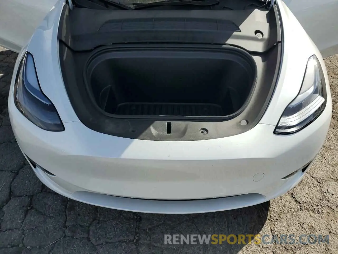 13 Photograph of a damaged car 7SAYGDED5RF158952 TESLA MODEL Y 2024