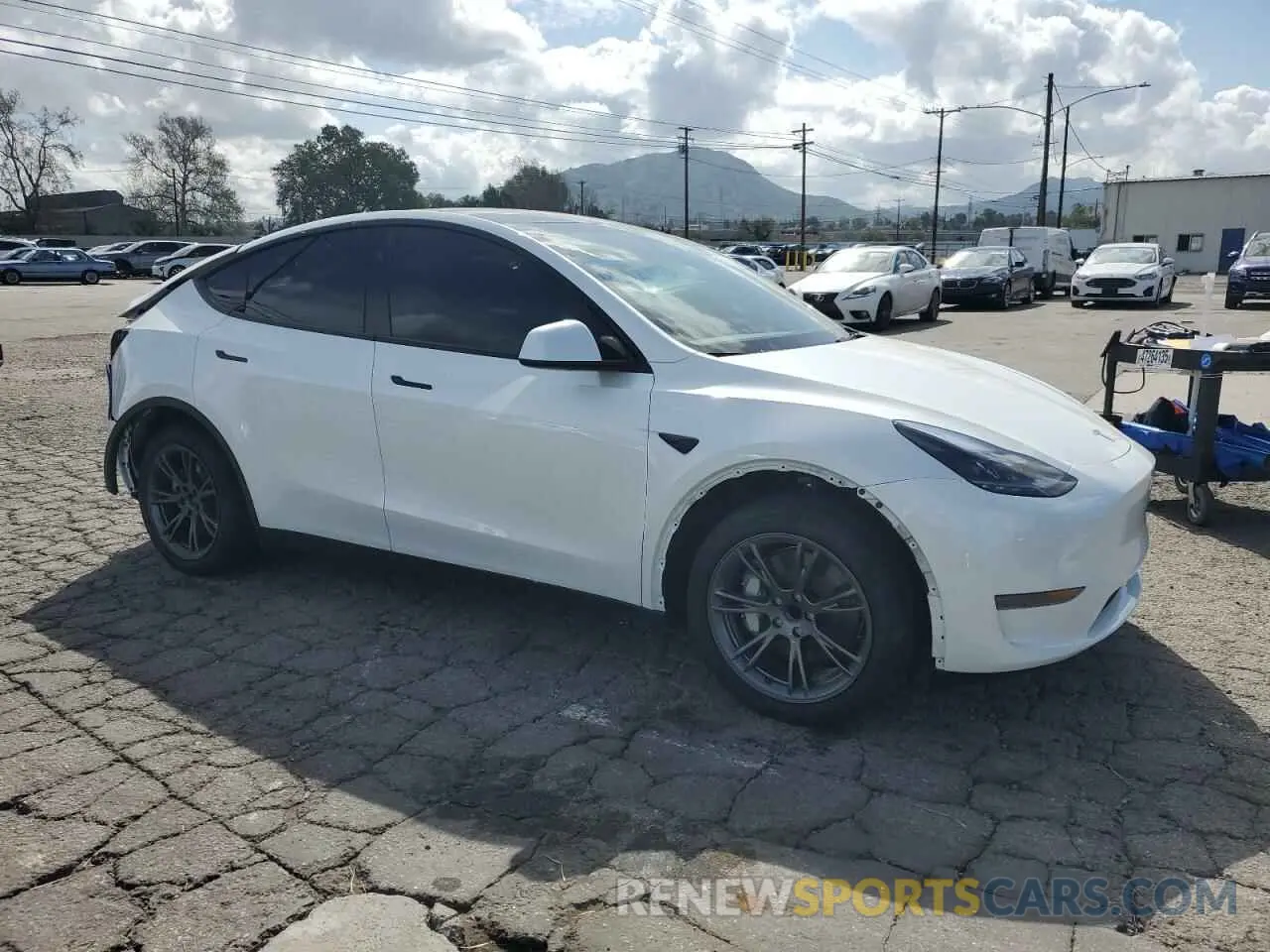 4 Photograph of a damaged car 7SAYGDED5RF158952 TESLA MODEL Y 2024