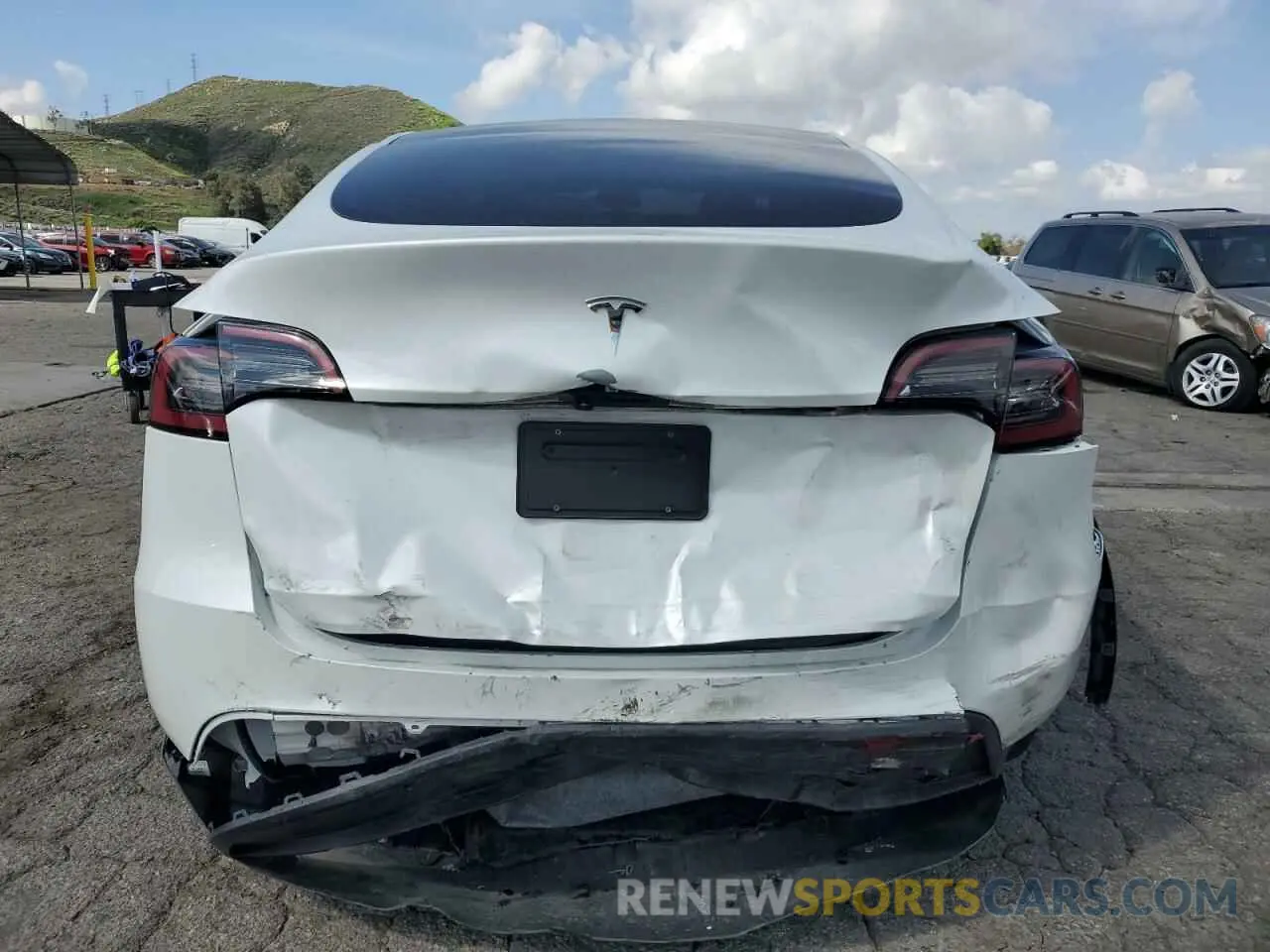 6 Photograph of a damaged car 7SAYGDED5RF158952 TESLA MODEL Y 2024