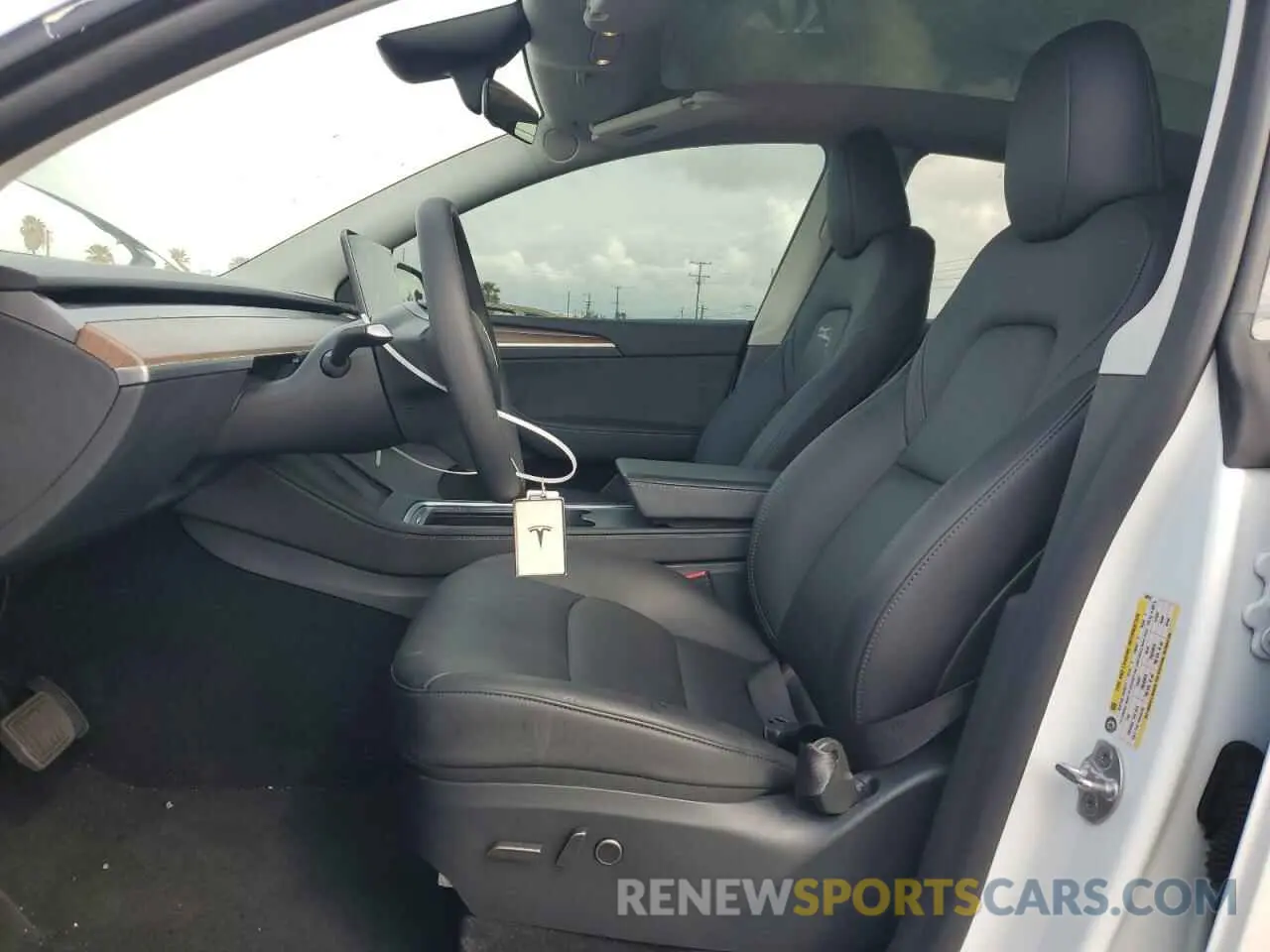 7 Photograph of a damaged car 7SAYGDED5RF158952 TESLA MODEL Y 2024