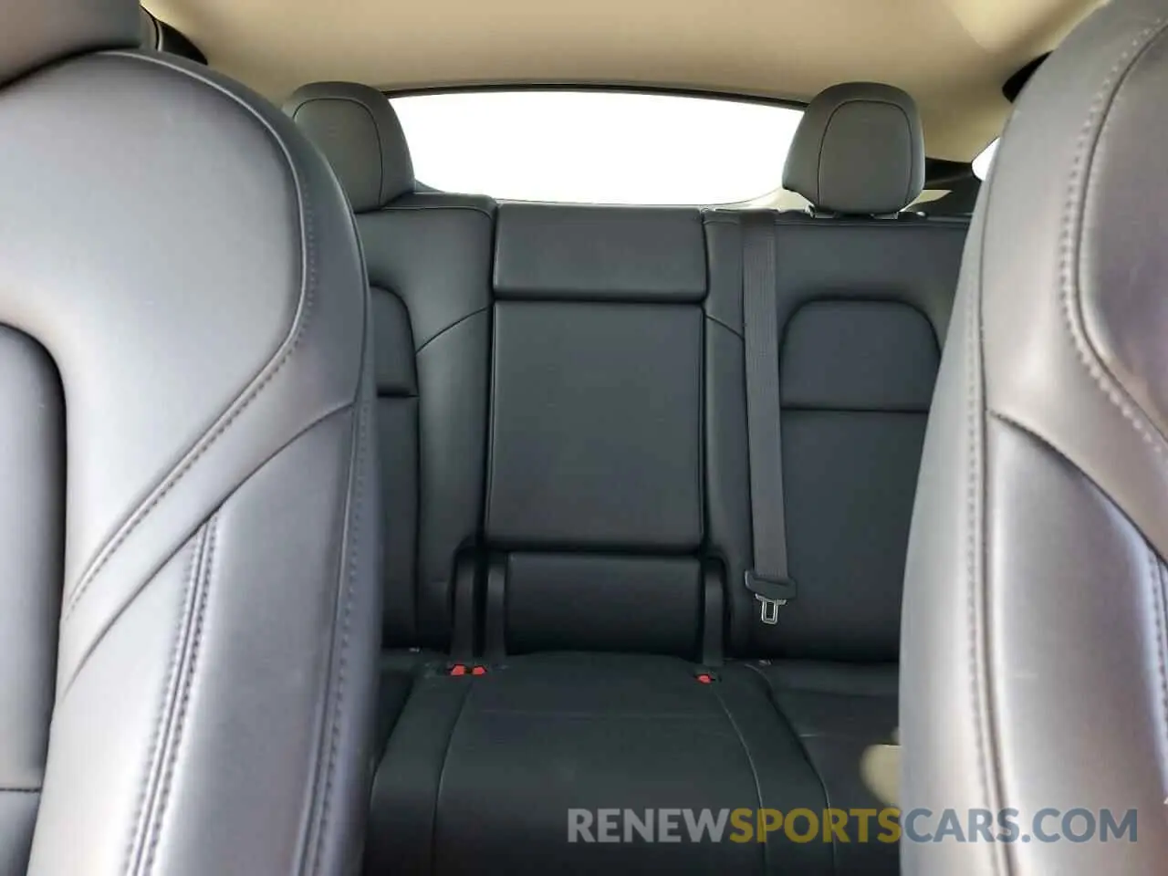 10 Photograph of a damaged car 7SAYGDED5RF185245 TESLA MODEL Y 2024