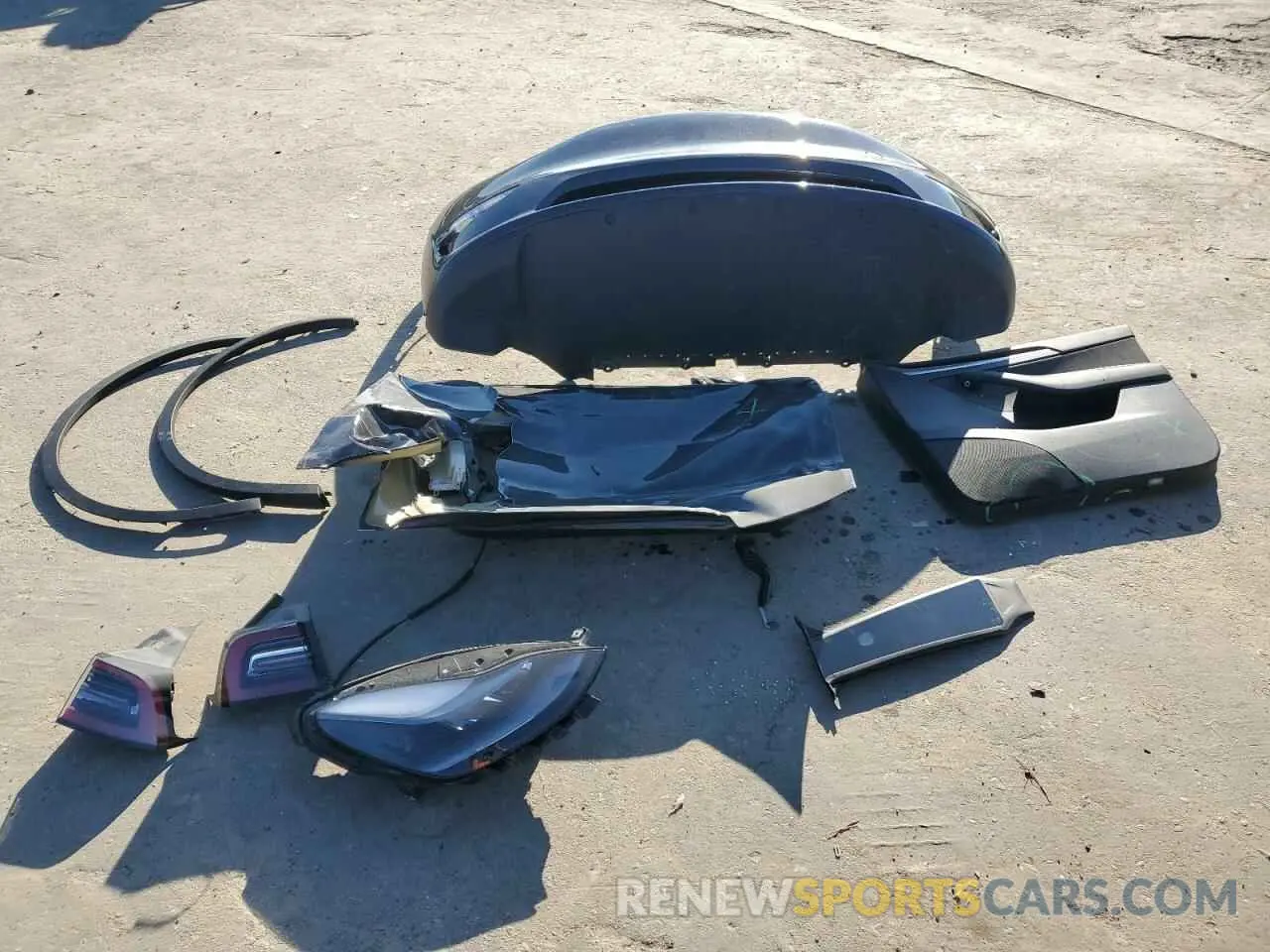 15 Photograph of a damaged car 7SAYGDED5RF185245 TESLA MODEL Y 2024