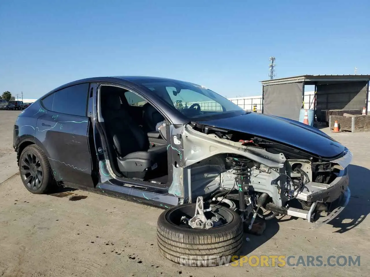4 Photograph of a damaged car 7SAYGDED5RF185245 TESLA MODEL Y 2024