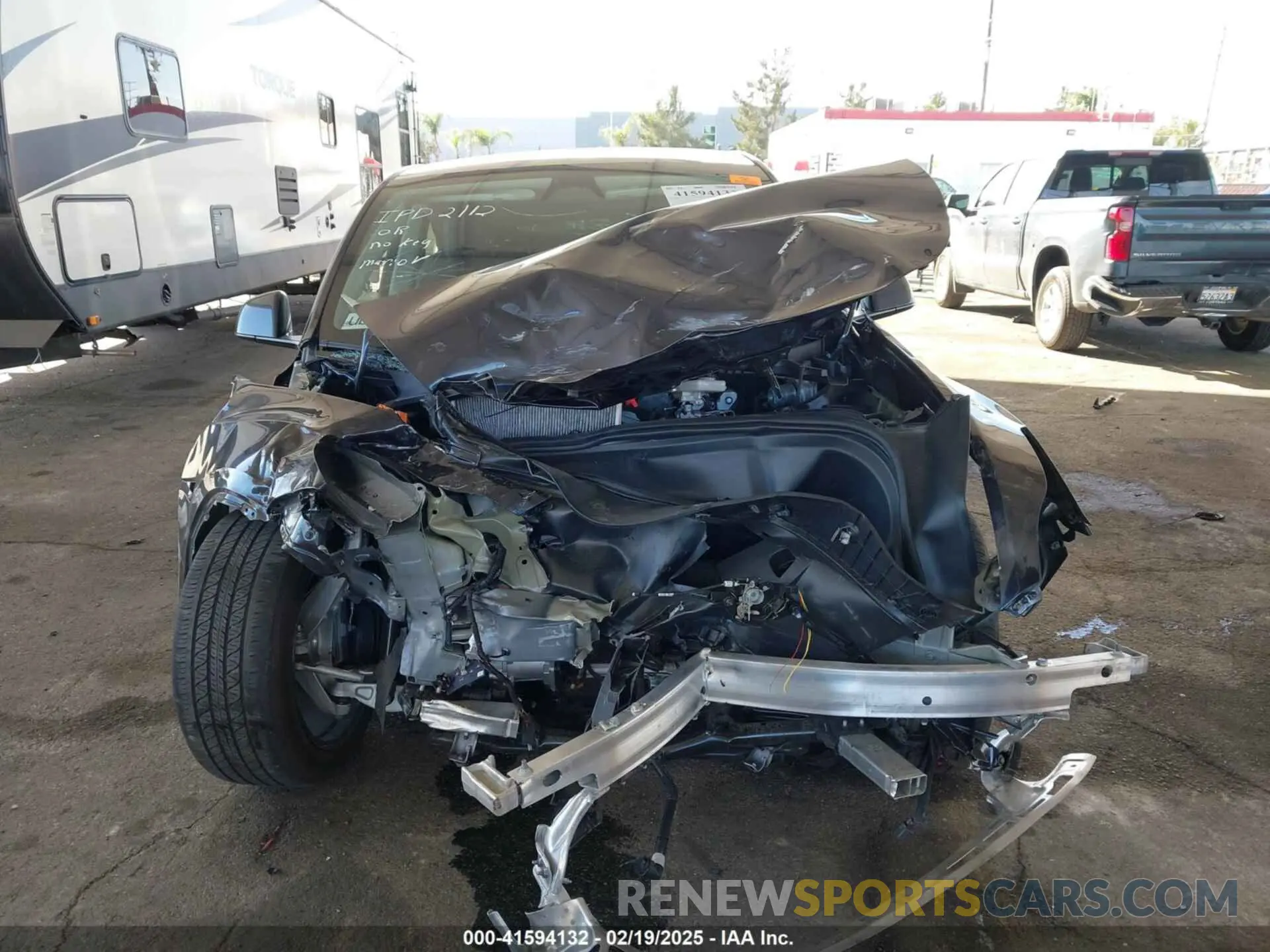 6 Photograph of a damaged car 7SAYGDED5RF194219 TESLA MODEL Y 2024